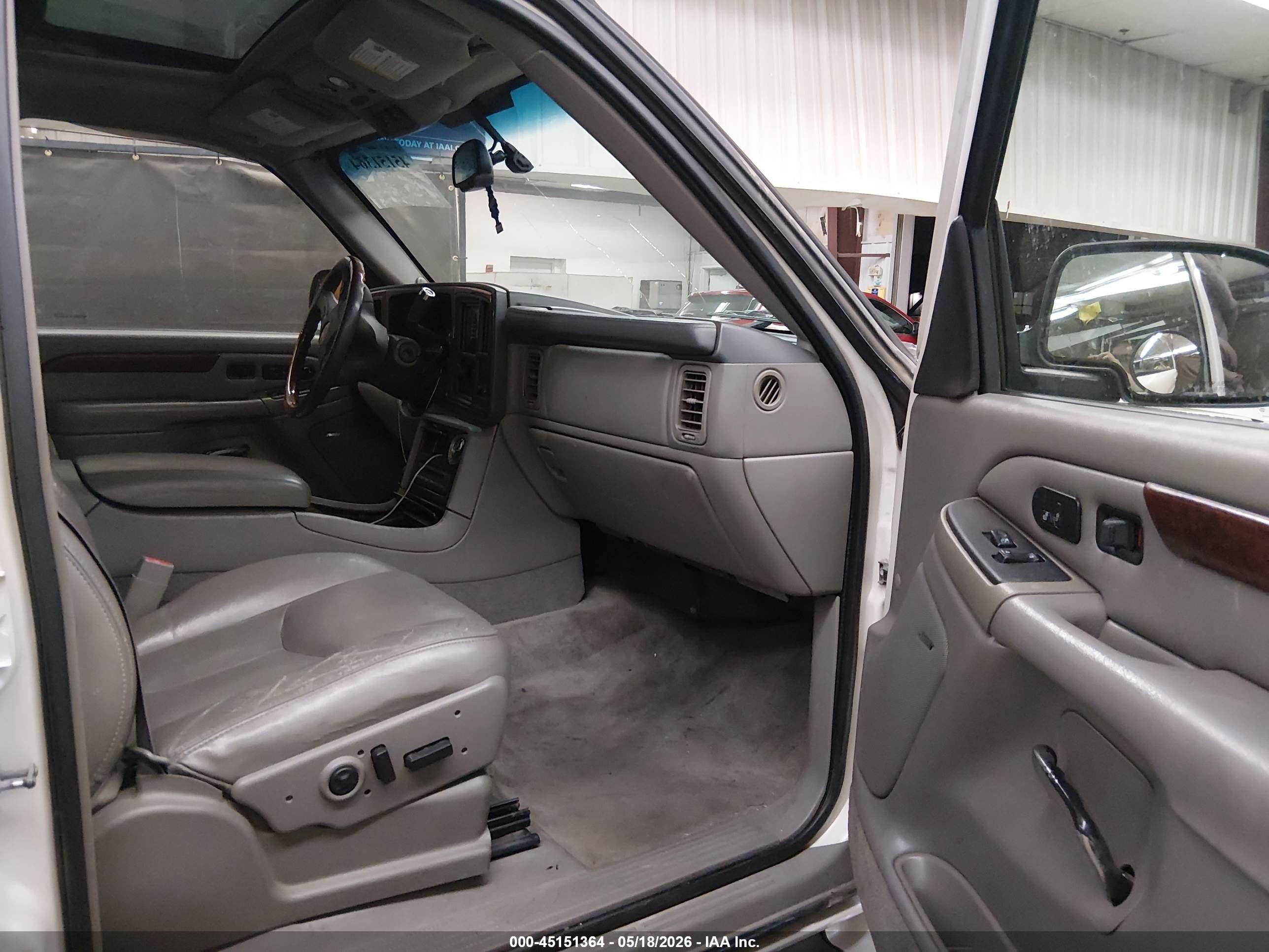 2005 Cadillac Escalade Standard Beige vin: 1GYEK63N75R219092