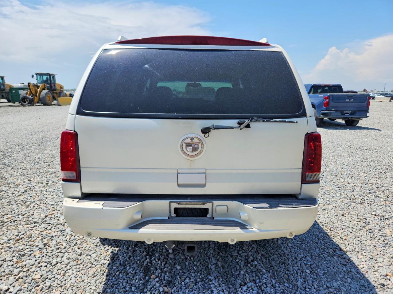2002 Cadillac Escalade Luxury White vin: 1GYEK63N82R297876