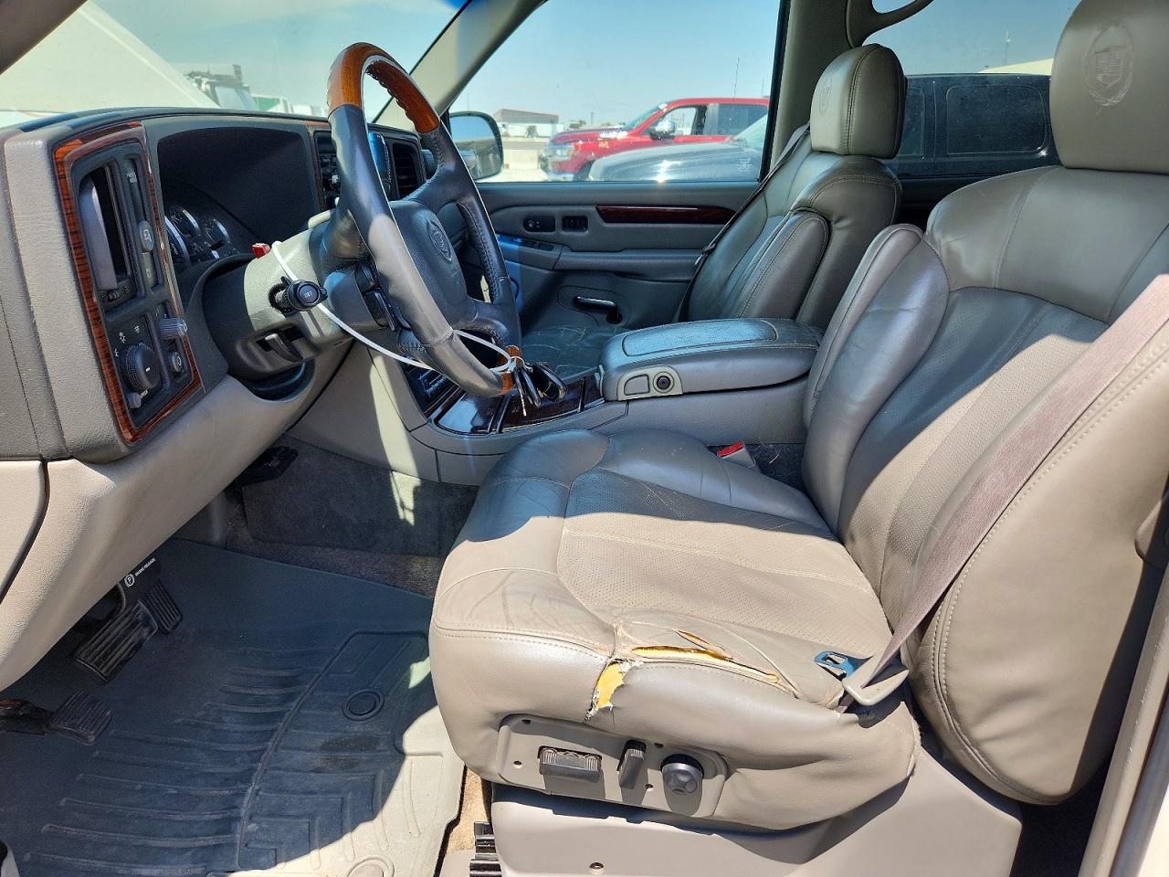 2002 Cadillac Escalade Luxury White vin: 1GYEK63N82R297876