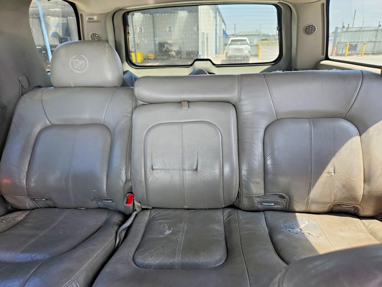2002 Cadillac Escalade Luxury White vin: 1GYEK63N82R297876