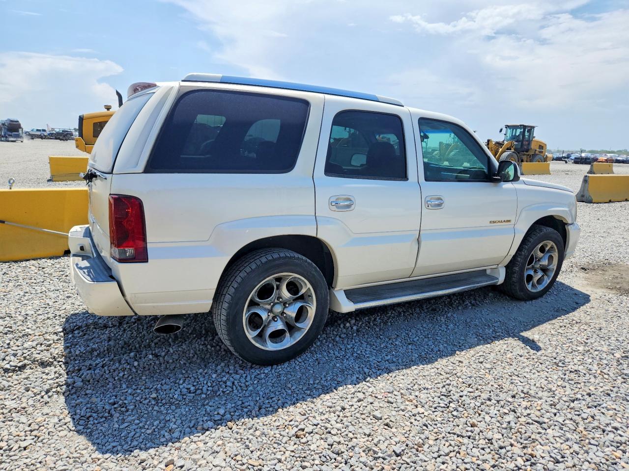 2002 Cadillac Escalade Luxury White vin: 1GYEK63N82R297876