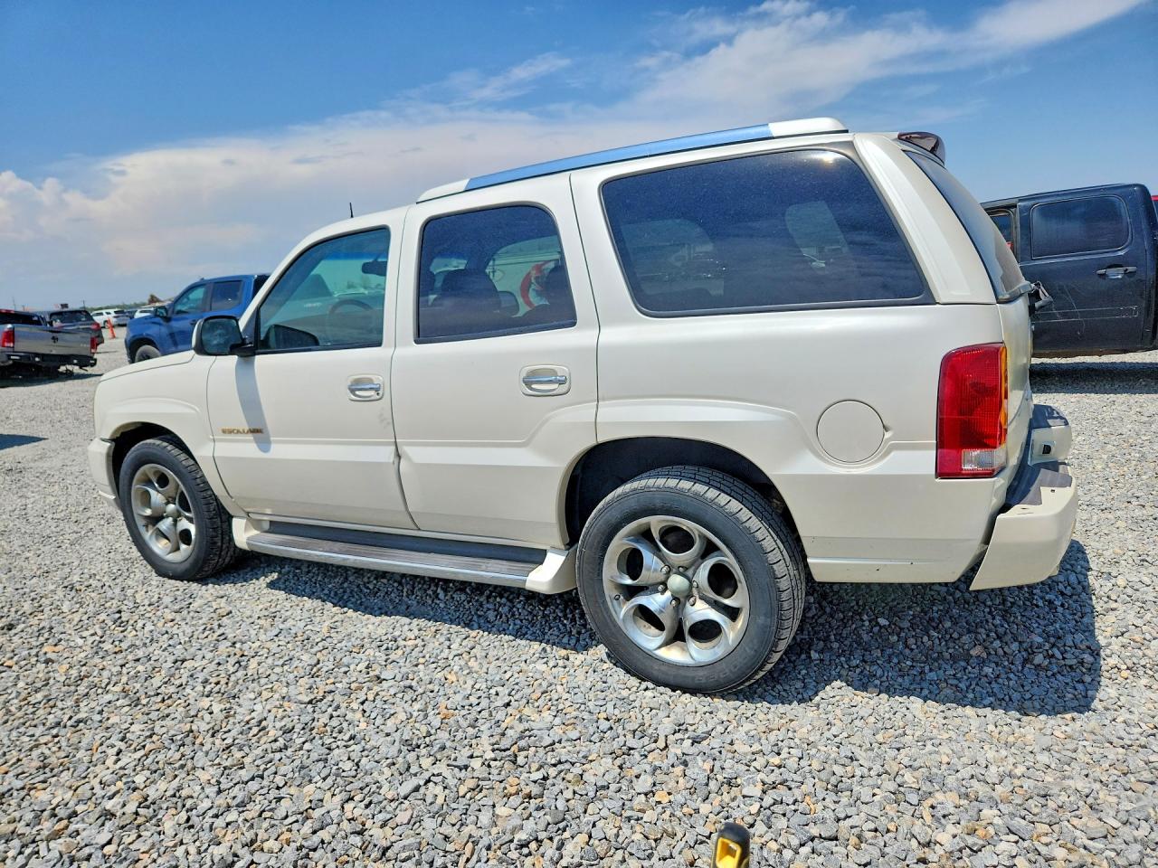 2002 Cadillac Escalade Luxury White vin: 1GYEK63N82R297876