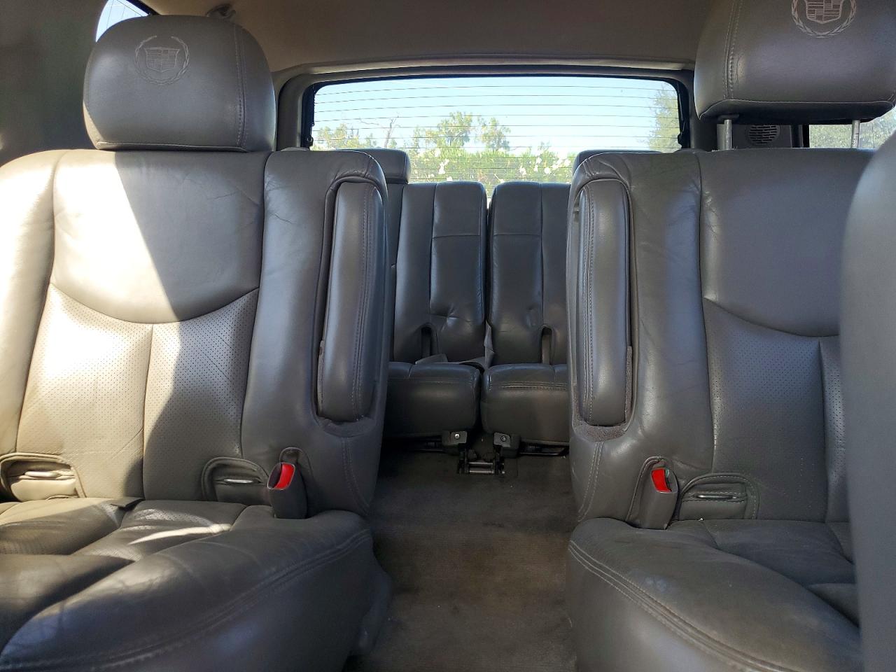 2005 Cadillac Escalade Luxury Beige vin: 1GYEK63N85R214239