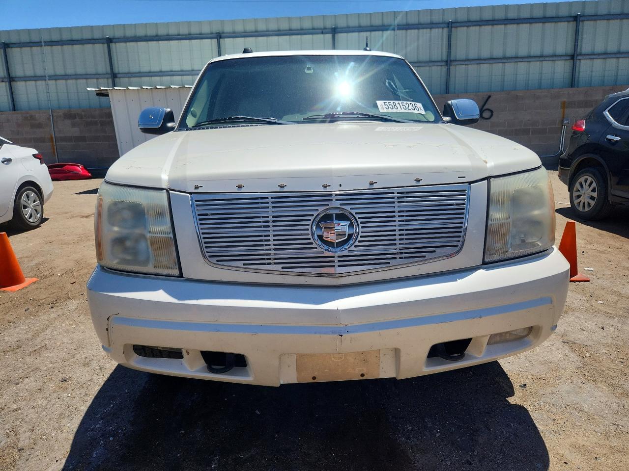 2005 Cadillac Escalade Luxury White vin: 1GYEK63N85R243823