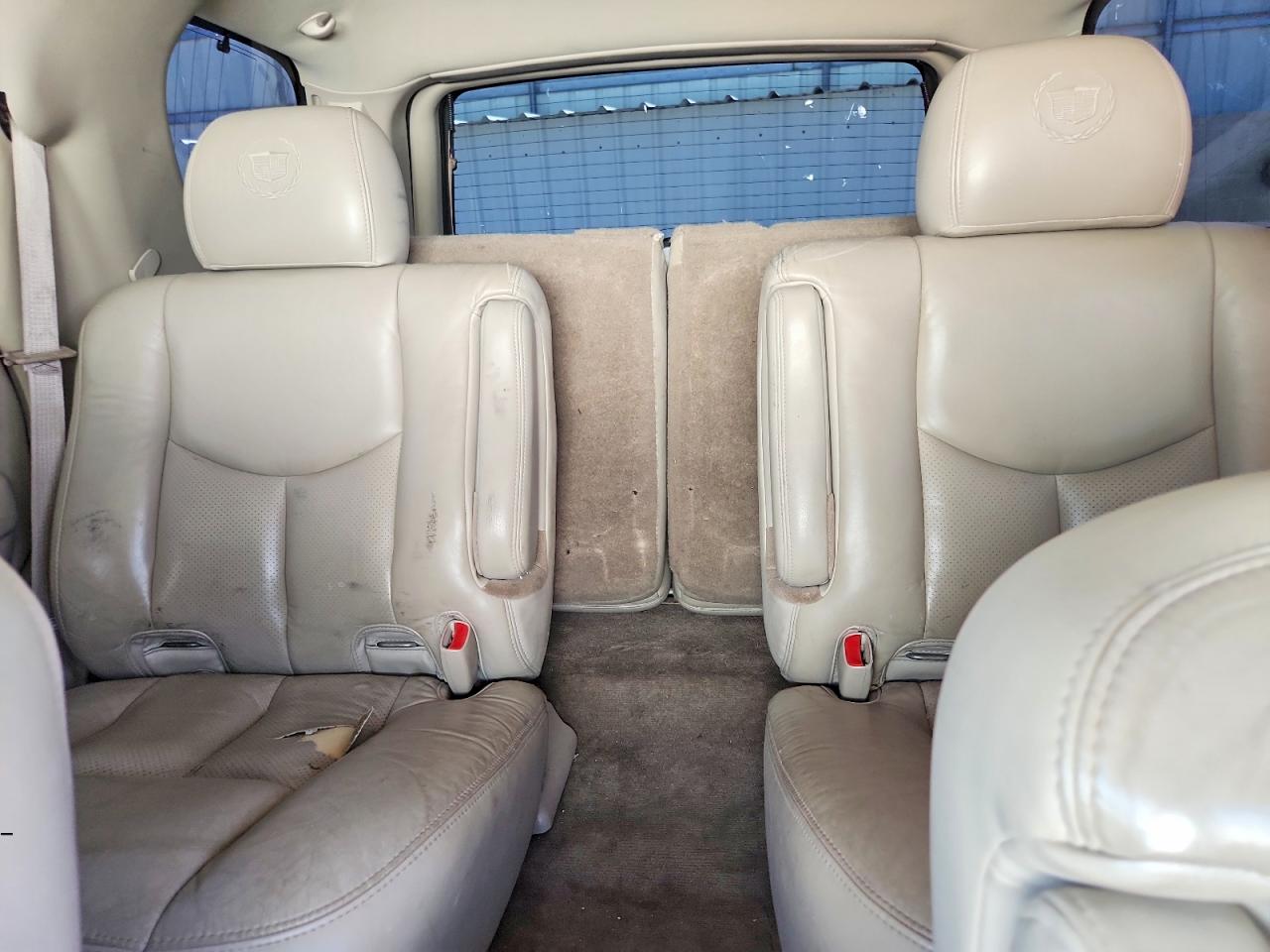2005 Cadillac Escalade Luxury White vin: 1GYEK63N85R243823