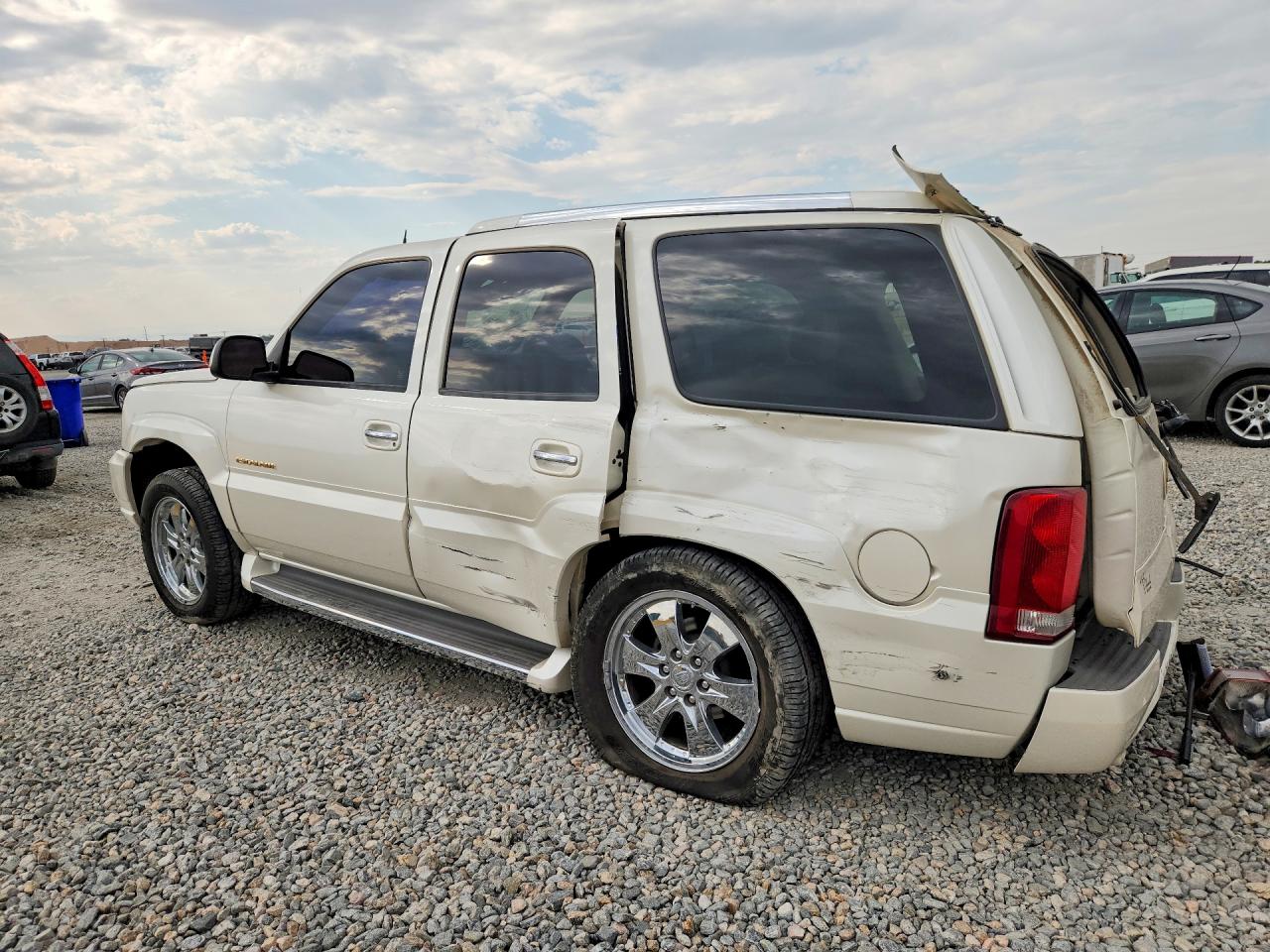 2005 Cadillac Escalade Luxury White vin: 1GYEK63N85R257642