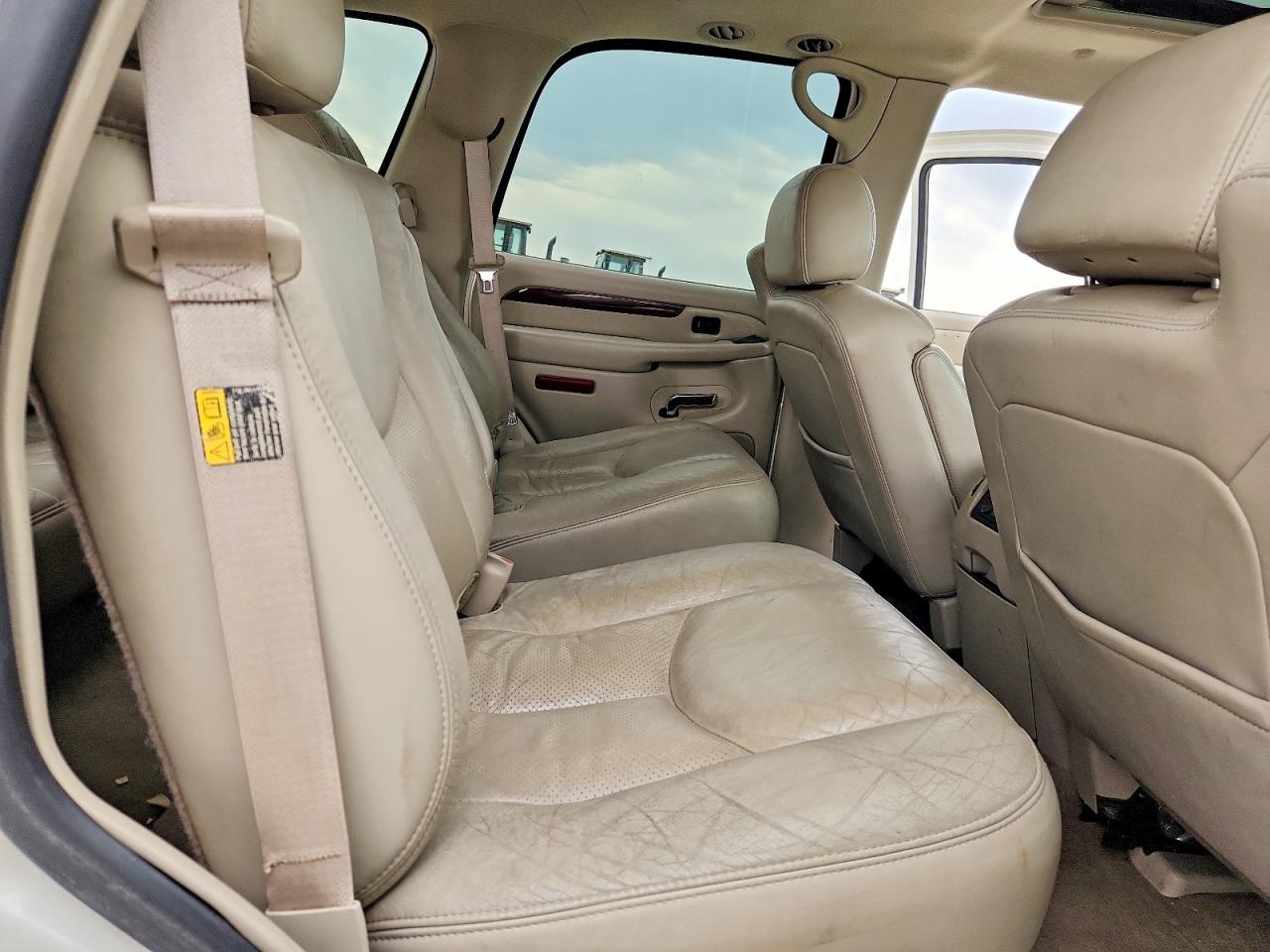 2005 Cadillac Escalade Luxury White vin: 1GYEK63N85R257642