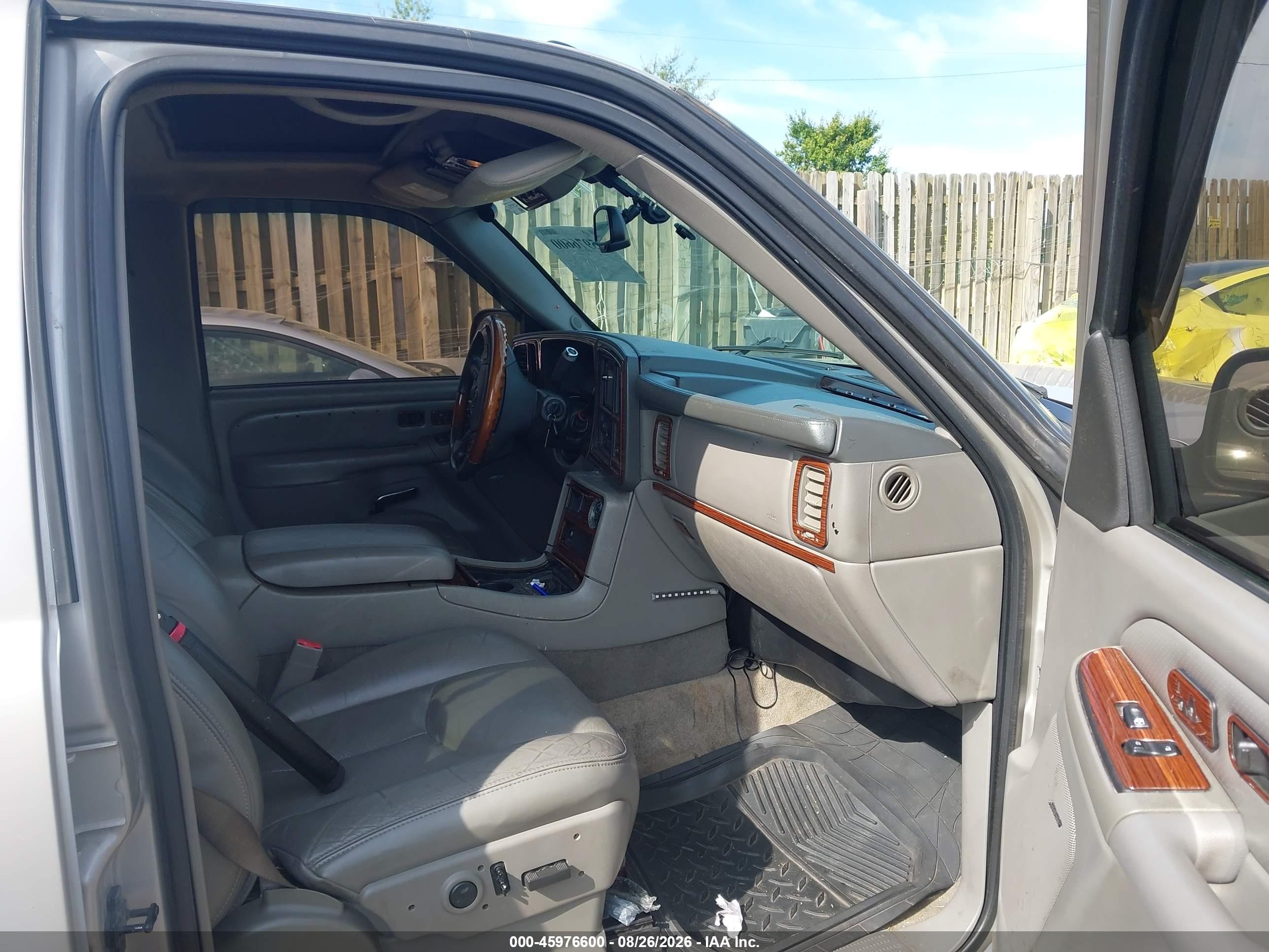 2004 Cadillac Escalade Standard Beige vin: 1GYEK63N94R178091