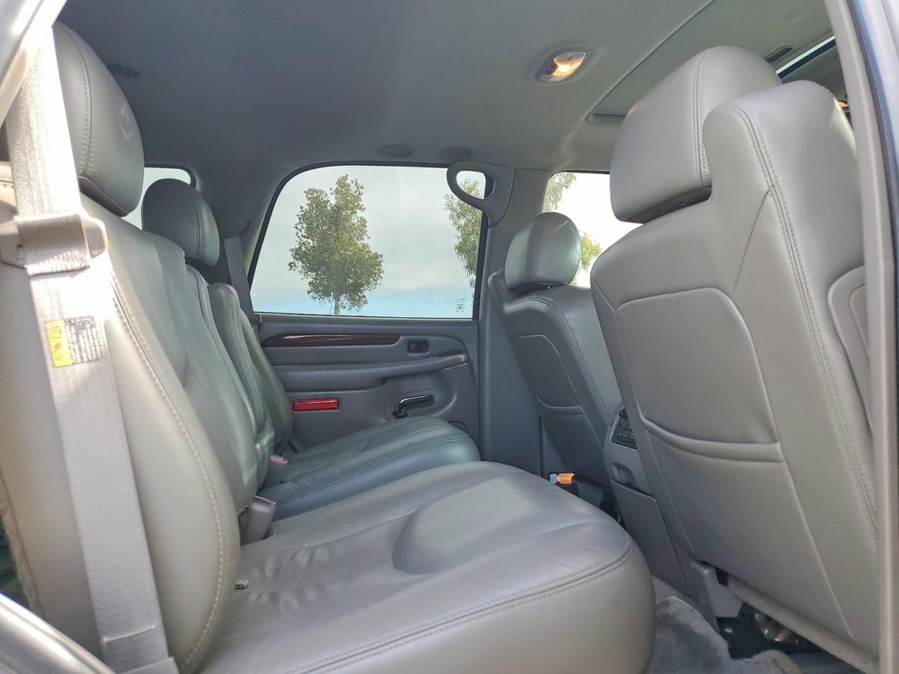 2004 Cadillac Escalade Luxury Beige vin: 1GYEK63N94R180701