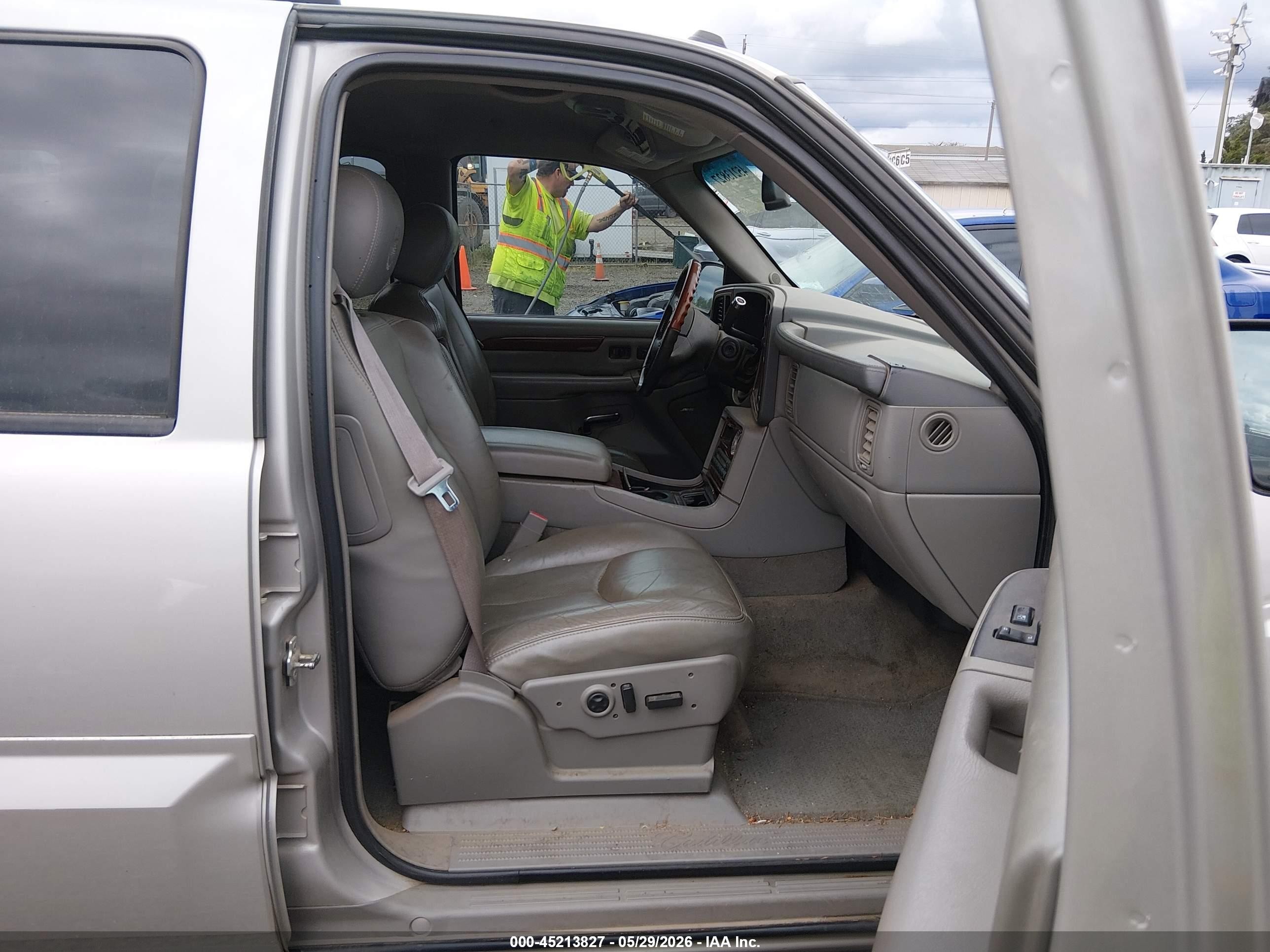 2005 Cadillac Escalade Standard Champagne vin: 1GYEK63N95R118779