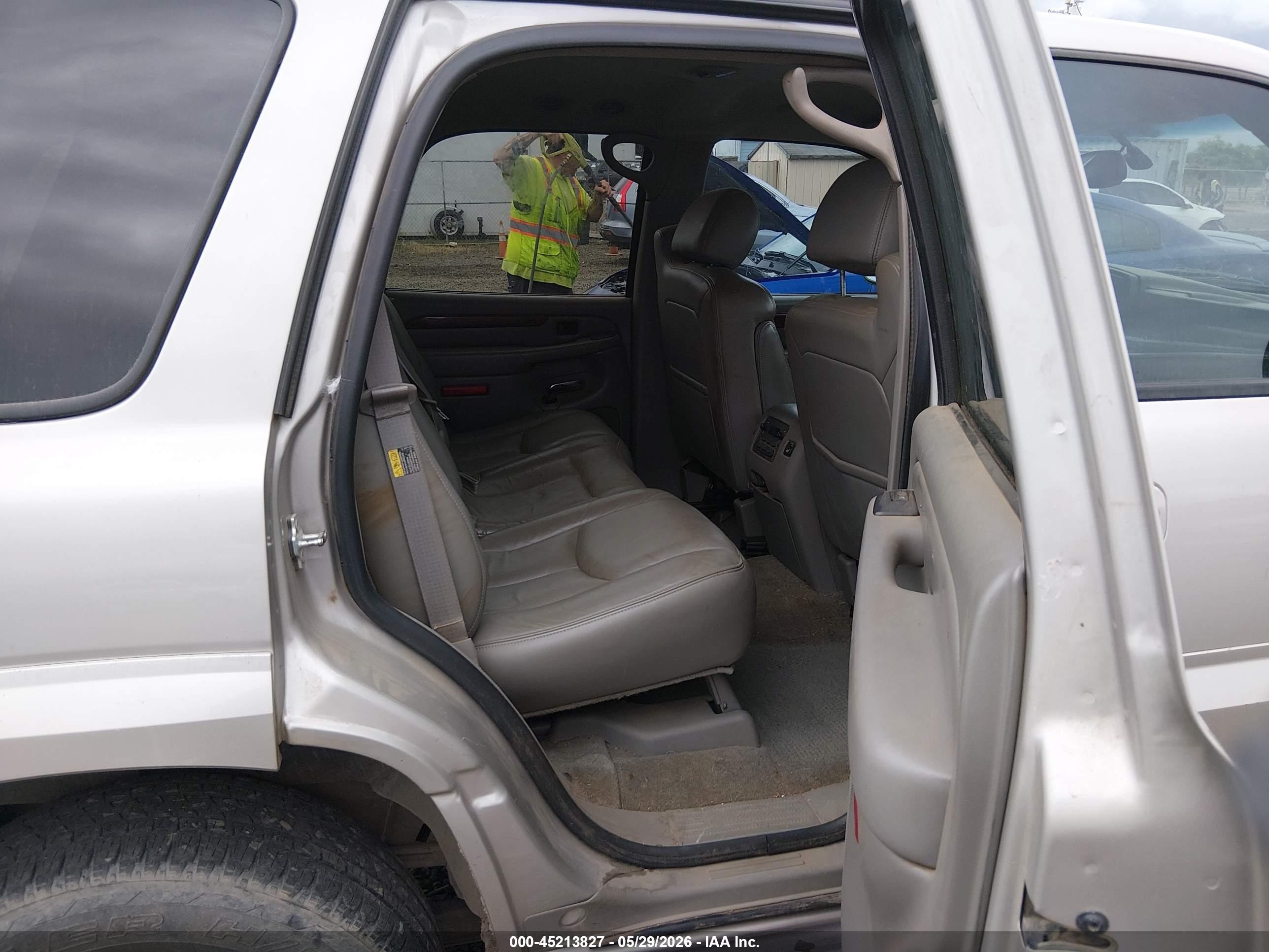 2005 Cadillac Escalade Standard Champagne vin: 1GYEK63N95R118779