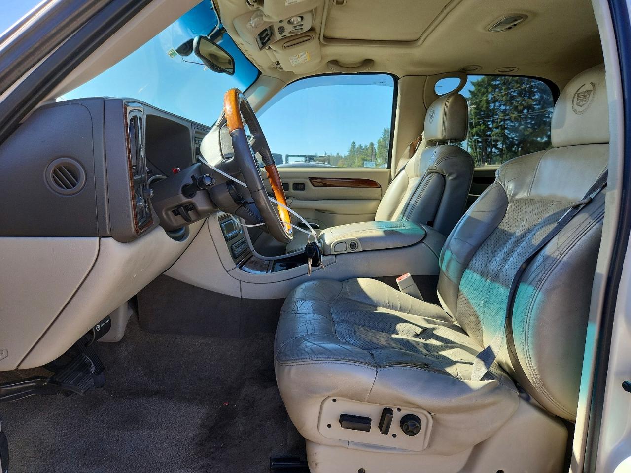 2002 Cadillac Escalade Luxury White vin: 1GYEK63NX2R156484
