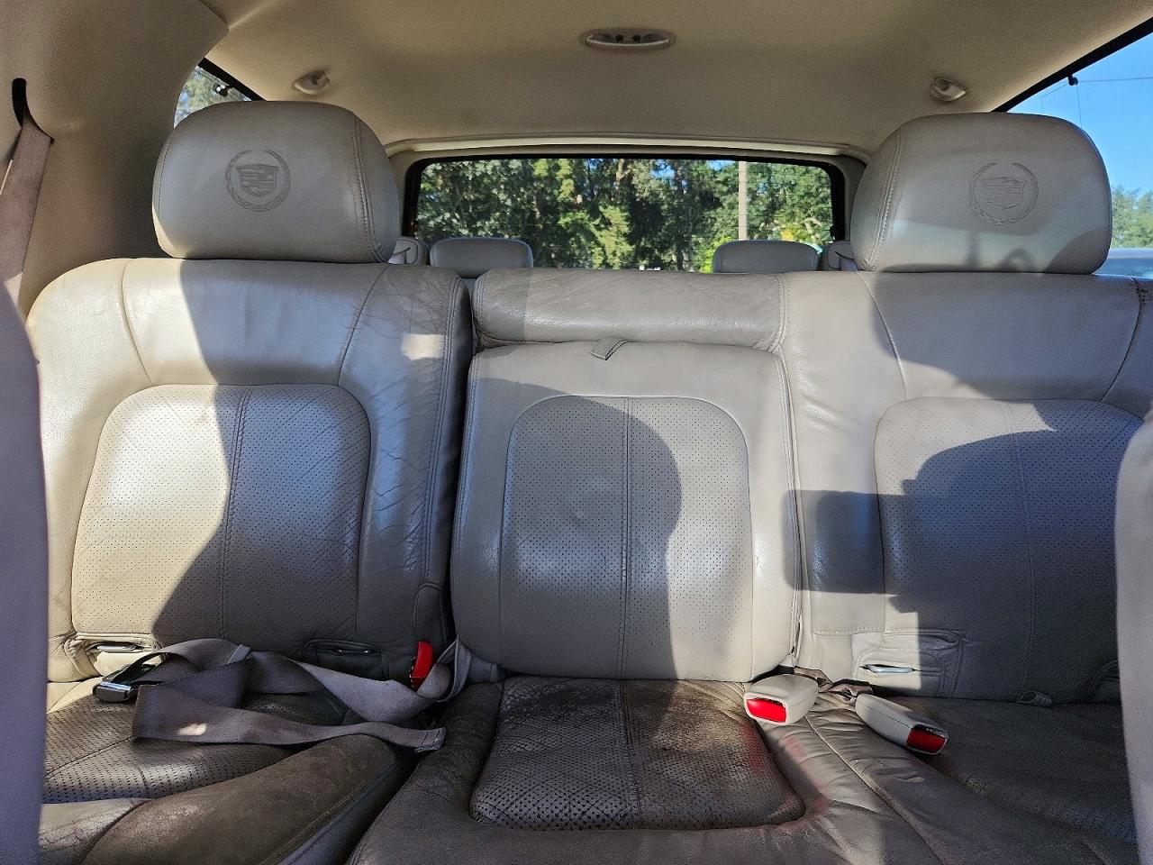2002 Cadillac Escalade Luxury White vin: 1GYEK63NX2R156484