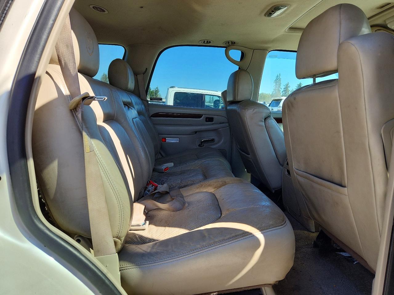 2002 Cadillac Escalade Luxury White vin: 1GYEK63NX2R156484