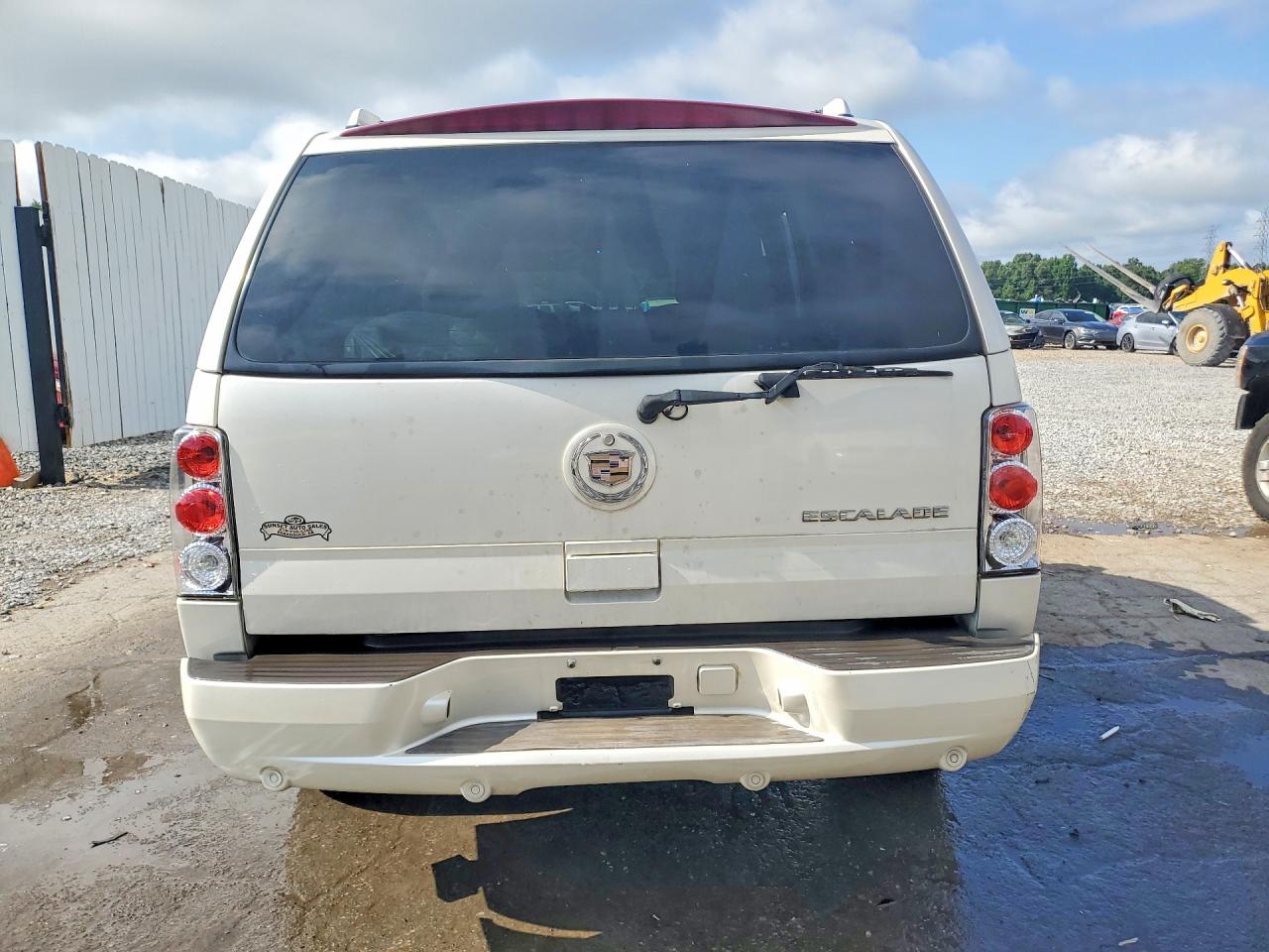 2004 Cadillac Escalade Luxury White vin: 1GYEK63NX4R118935