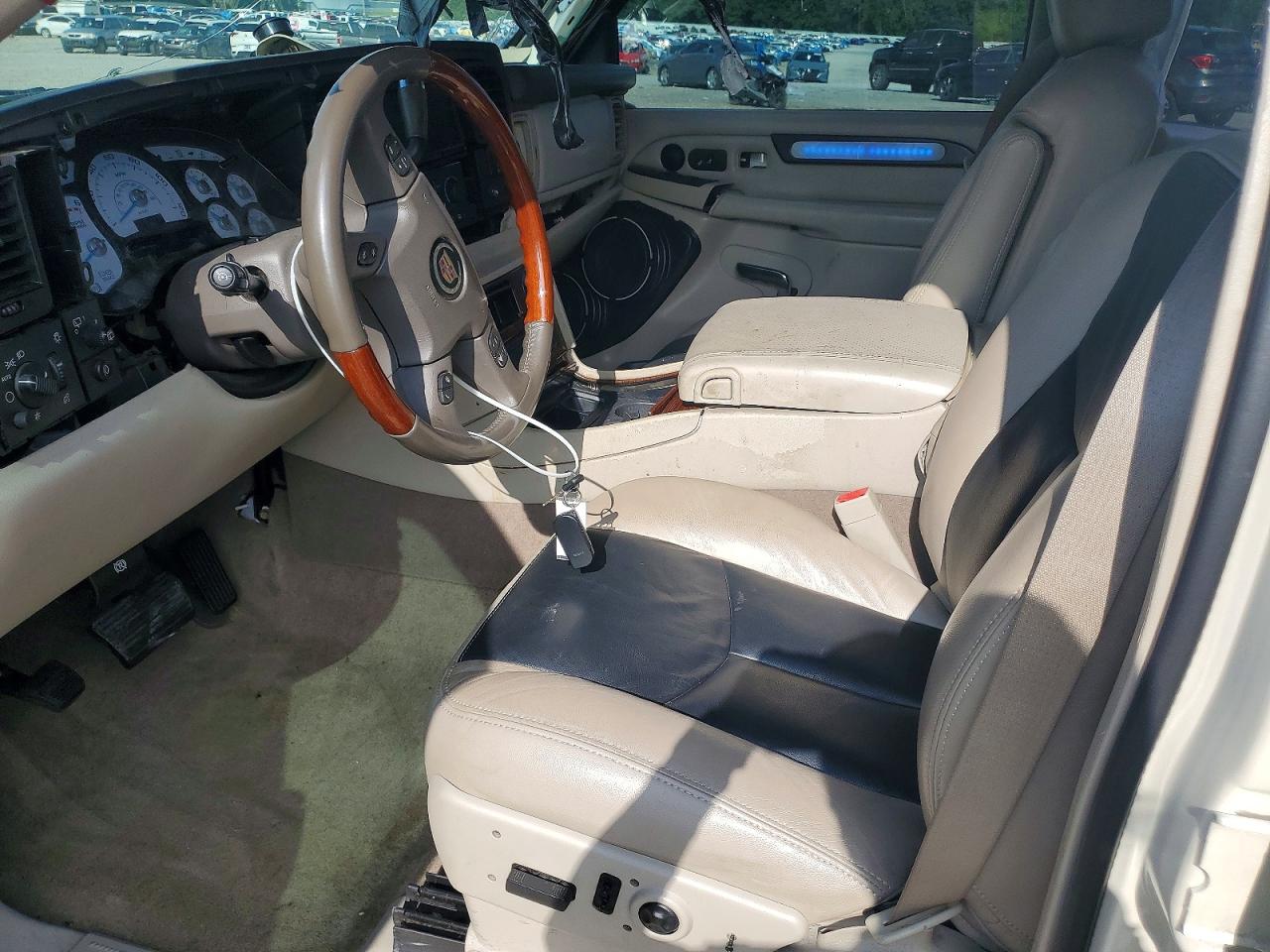 2004 Cadillac Escalade Luxury White vin: 1GYEK63NX4R118935