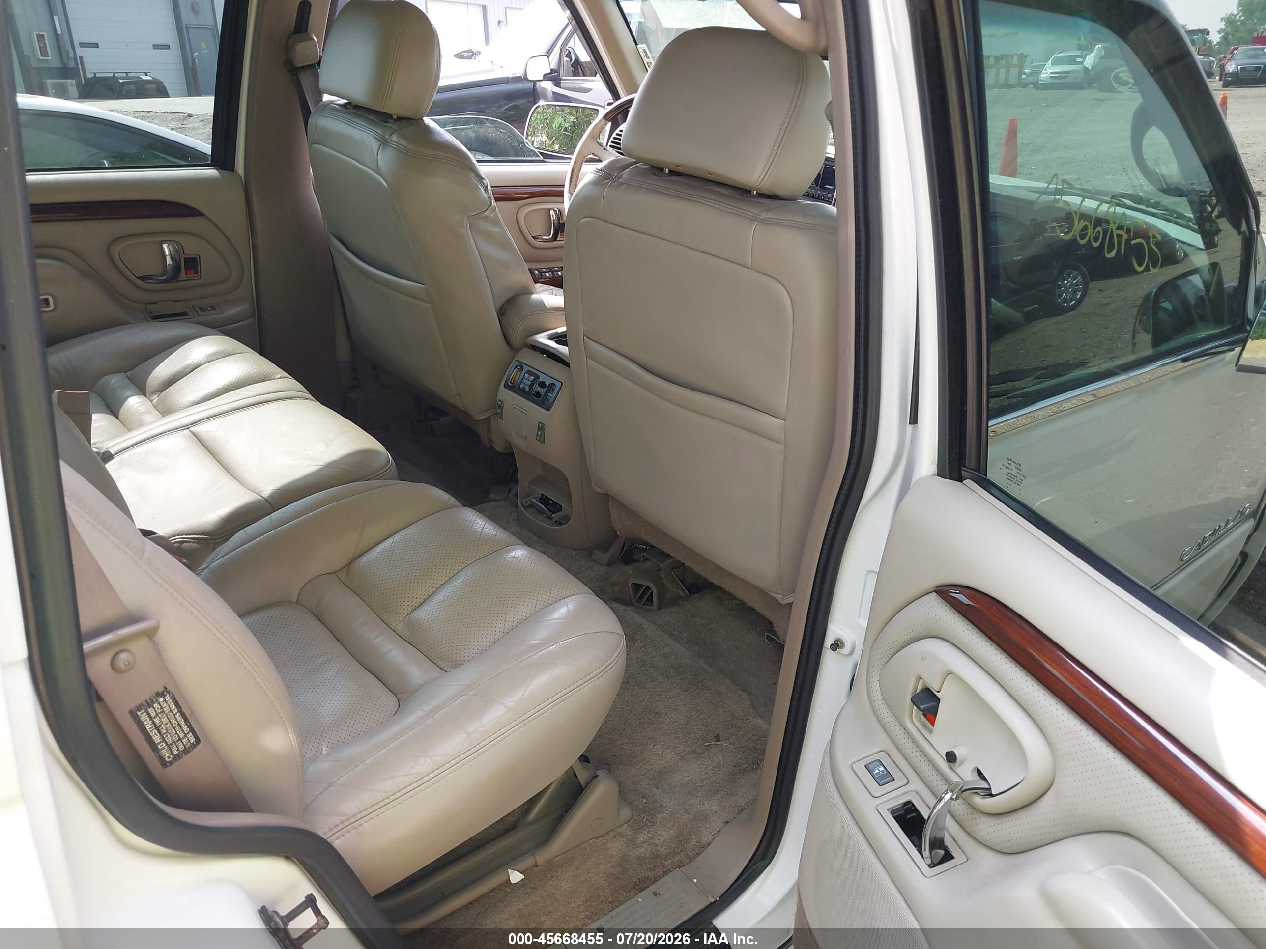 2000 Cadillac Escalade Standard White vin: 1GYEK63R0YR170843