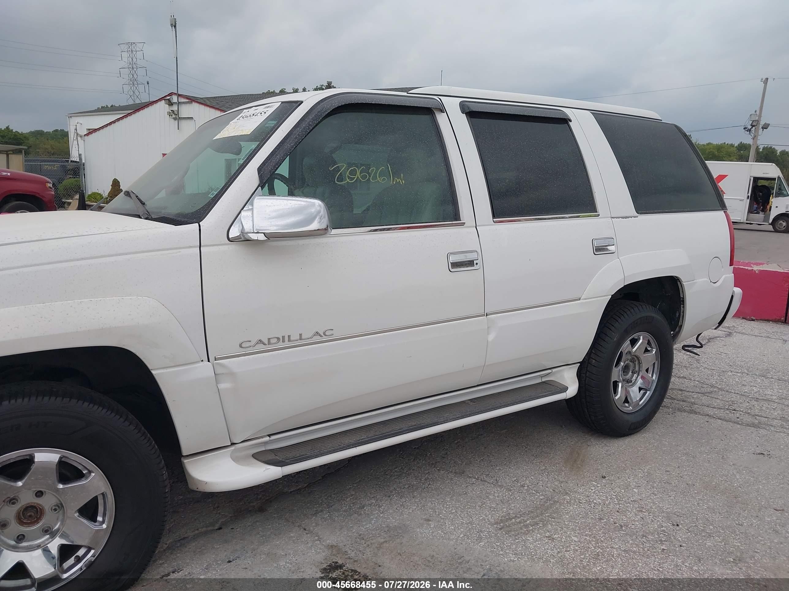 2000 Cadillac Escalade Standard White vin: 1GYEK63R0YR170843