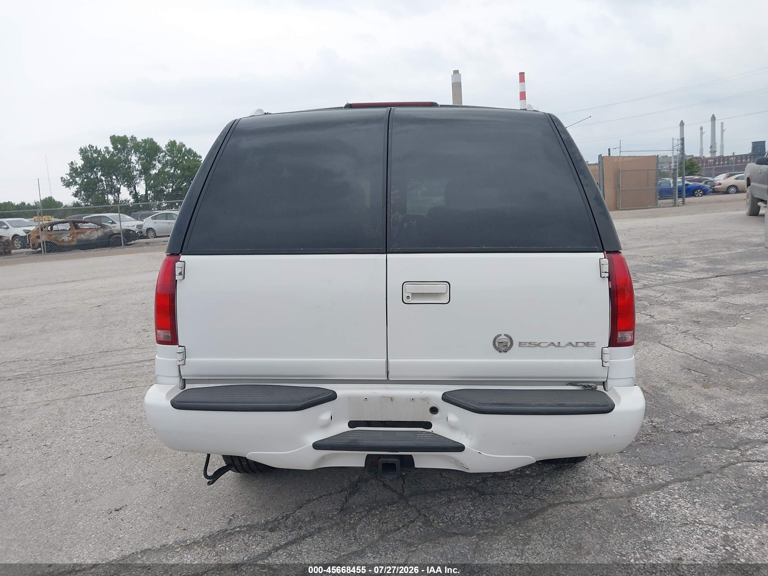 2000 Cadillac Escalade Standard White vin: 1GYEK63R0YR170843