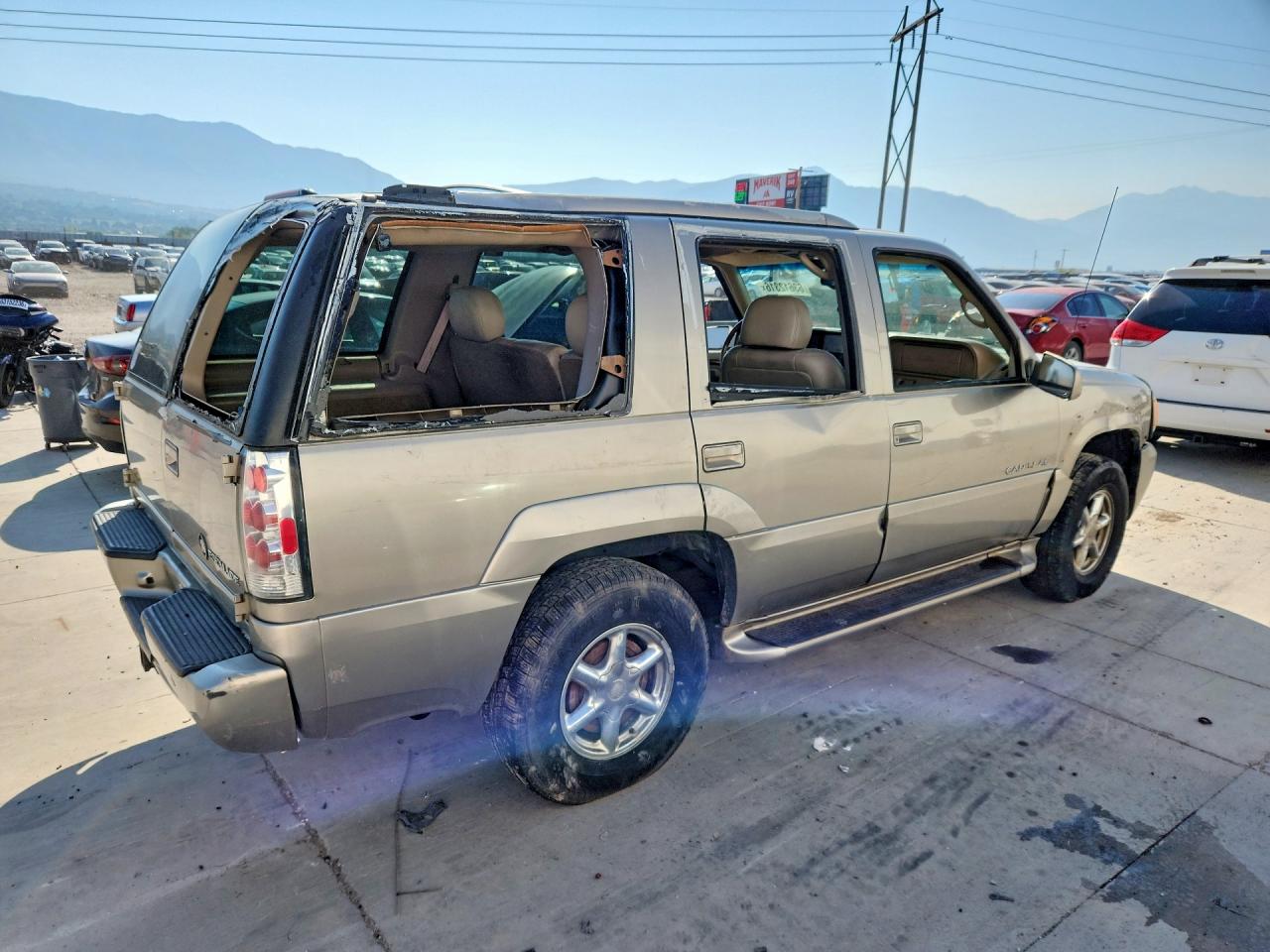 2000 Cadillac Escalade Luxury Brown vin: 1GYEK63R3YR180864