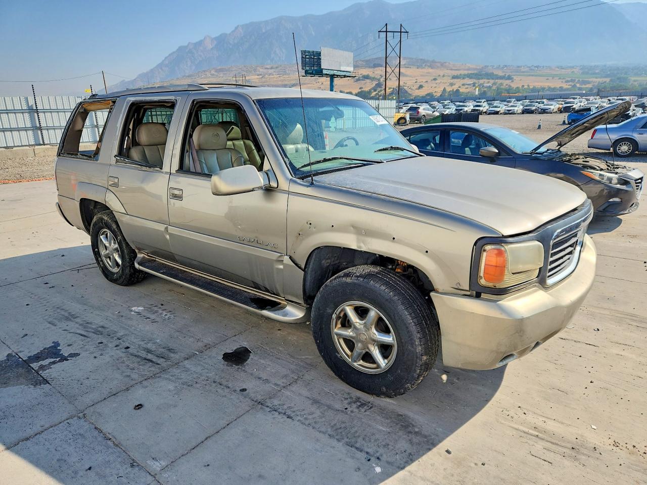 2000 Cadillac Escalade Luxury Brown vin: 1GYEK63R3YR180864
