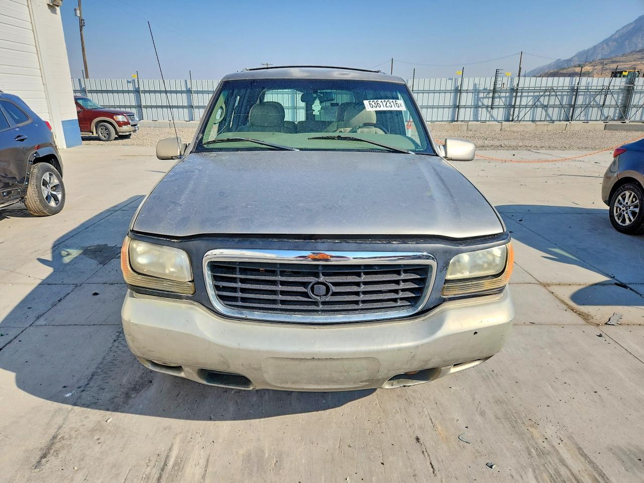 2000 Cadillac Escalade Luxury Brown vin: 1GYEK63R3YR180864