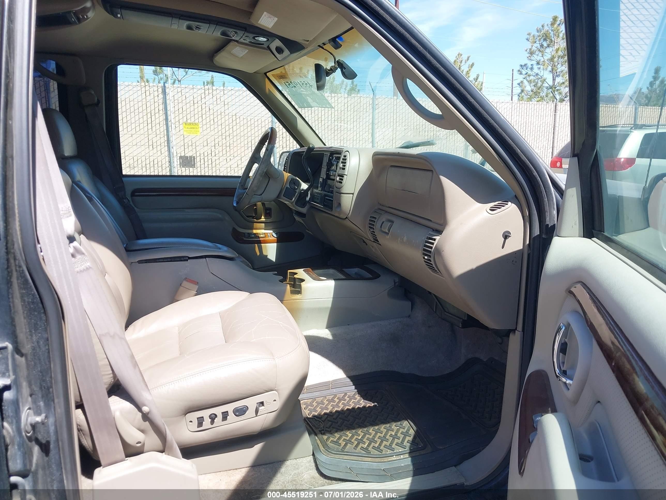 2000 Cadillac Escalade Standard Black vin: 1GYEK63R3YR200885