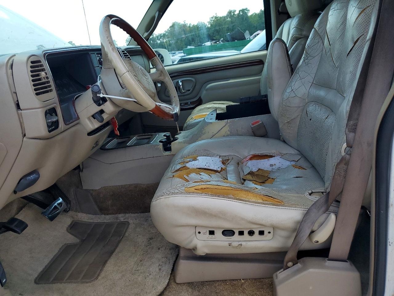 2000 Cadillac Escalade Luxury White vin: 1GYEK63R4YR221227