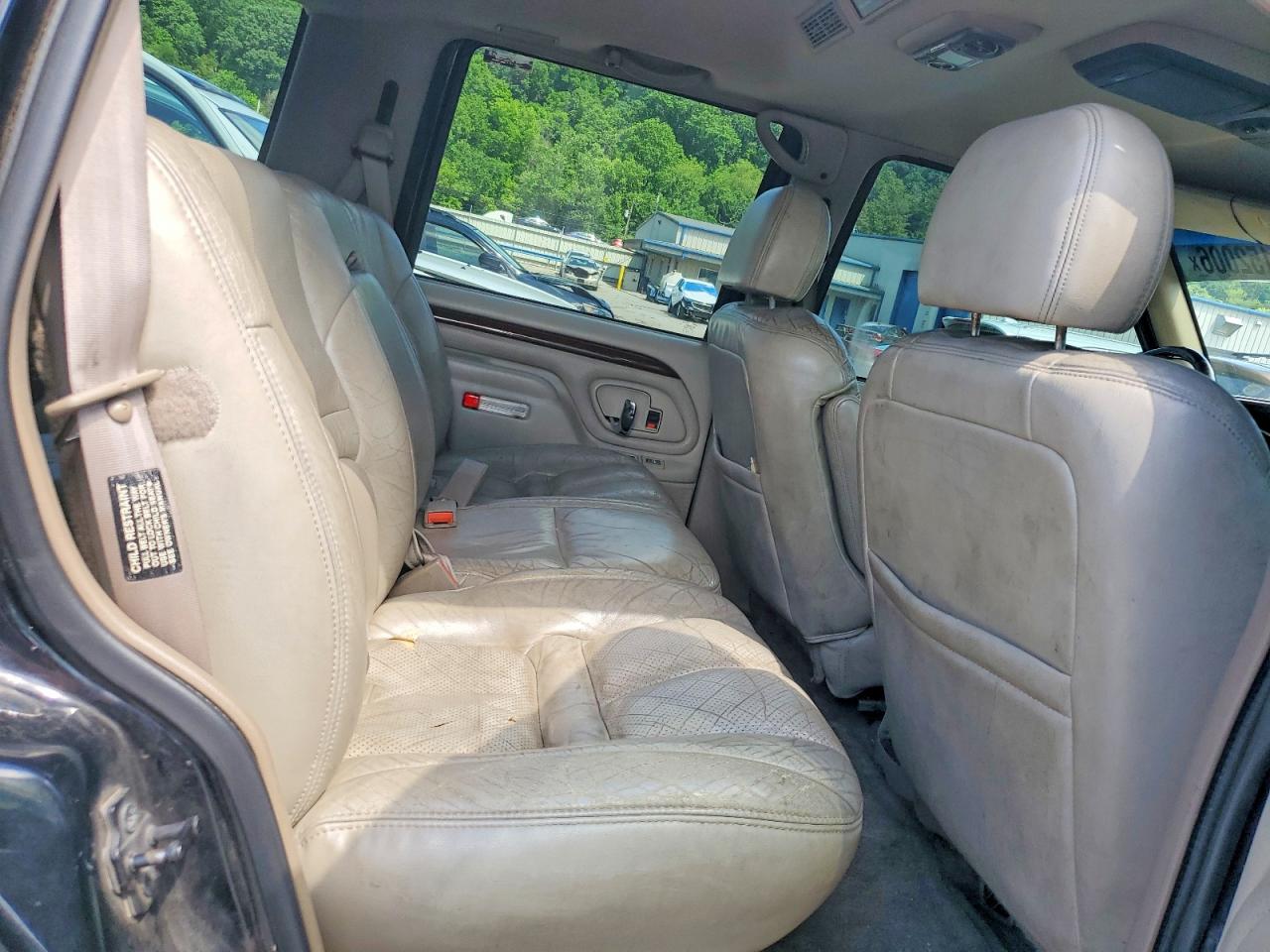 2000 Cadillac Escalade Luxury Black vin: 1GYEK63R6YR176324