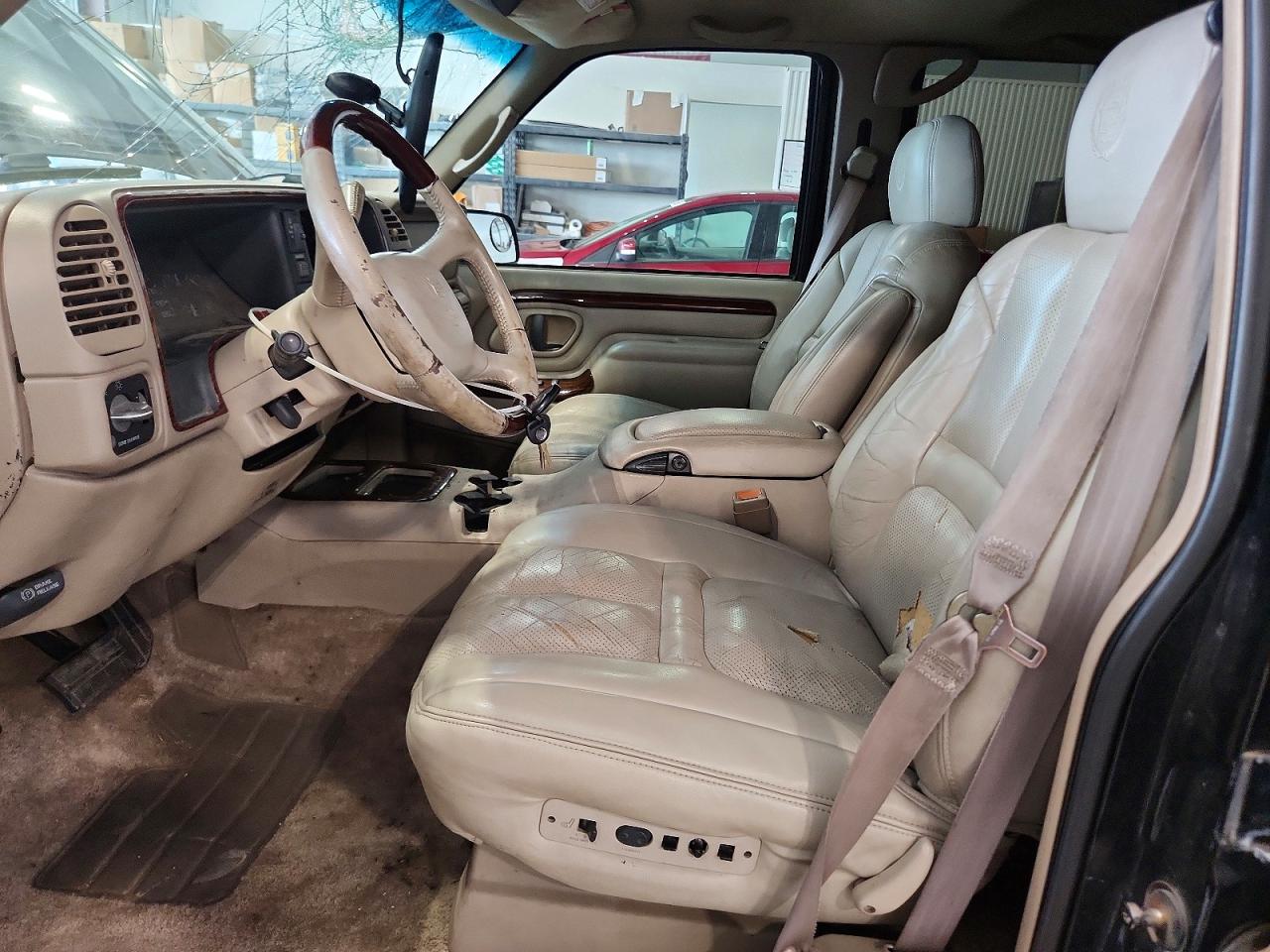 2000 Cadillac Escalade Luxury Black vin: 1GYEK63R8YR207931