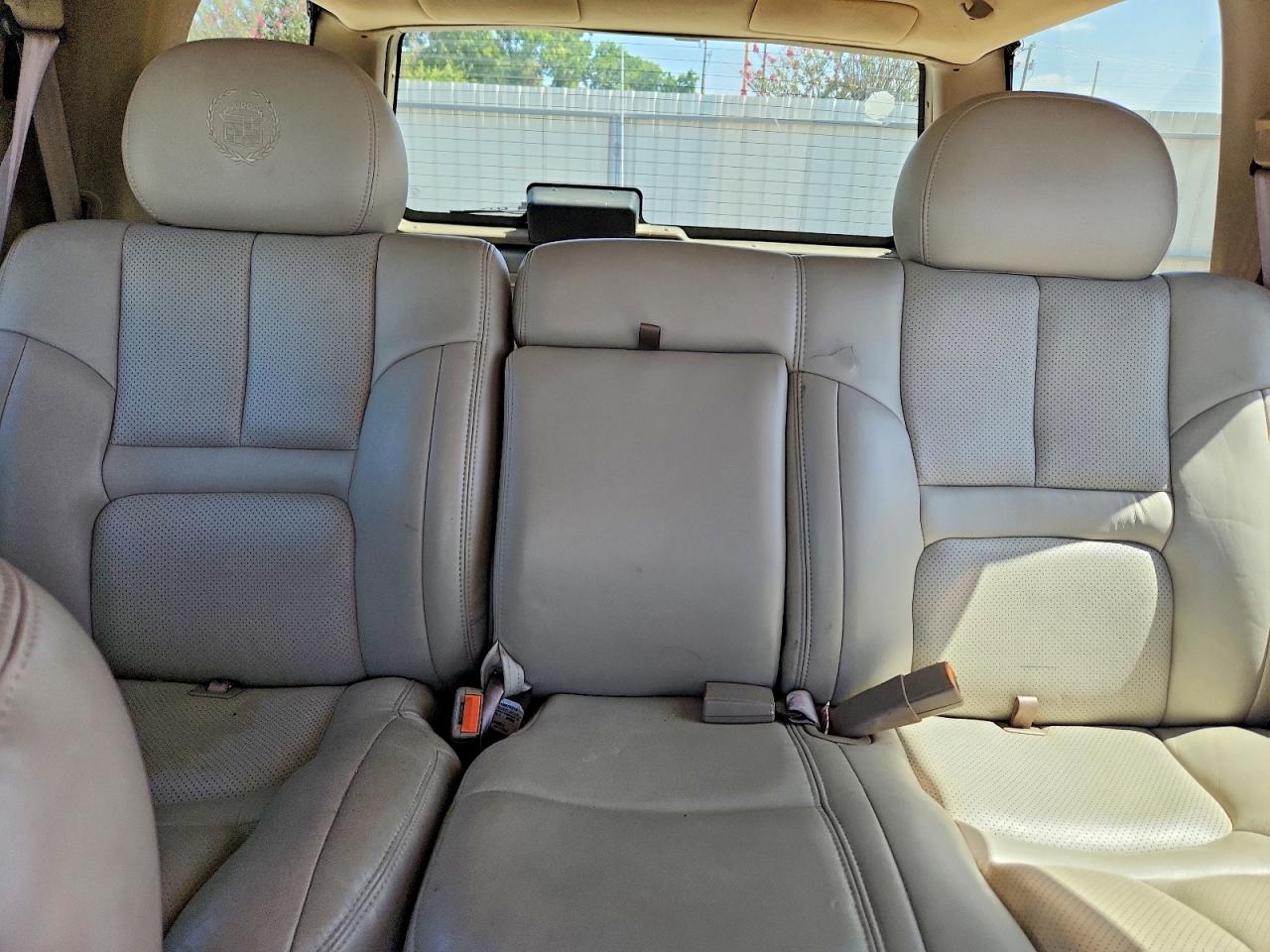 2000 Cadillac Escalade Luxury Black vin: 1GYEK63R8YR212336