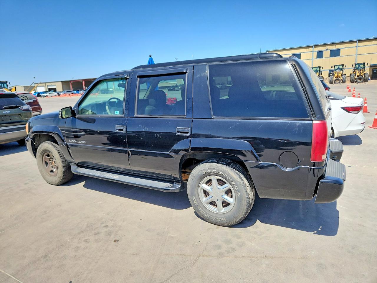 2000 Cadillac Escalade Luxury Black vin: 1GYEK63R8YR212336