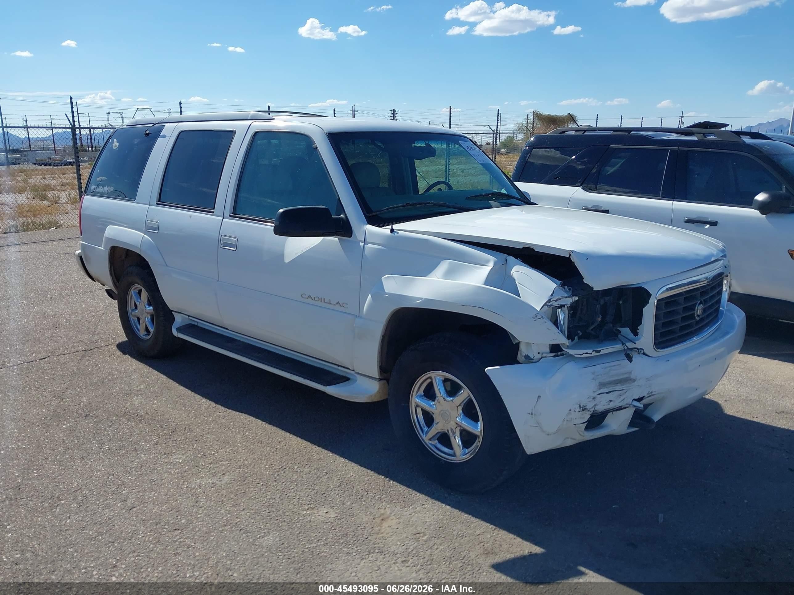 2000 Cadillac Escalade Standard White vin: 1GYEK63R8YR221599