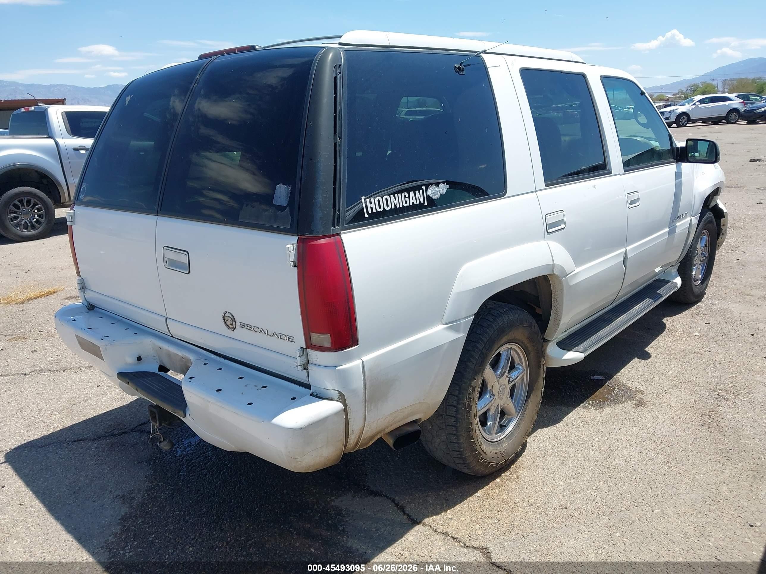 2000 Cadillac Escalade Standard White vin: 1GYEK63R8YR221599