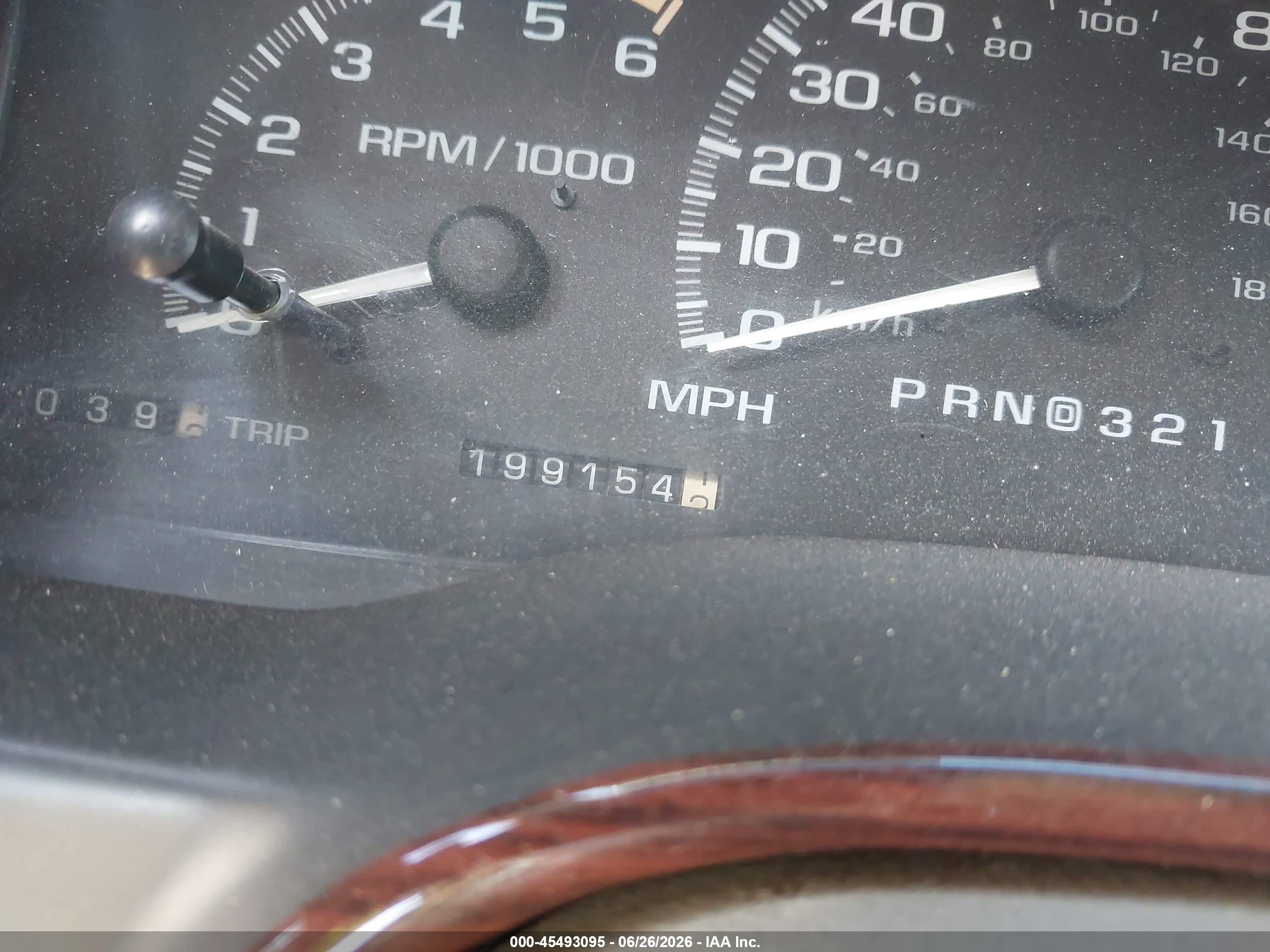 2000 Cadillac Escalade Standard White vin: 1GYEK63R8YR221599