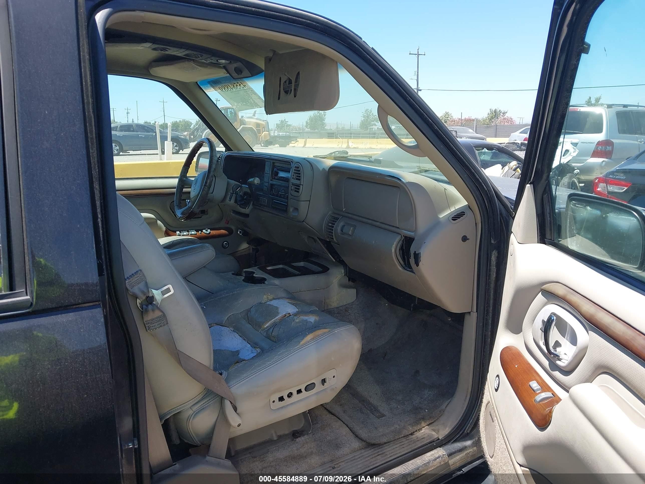 2000 Cadillac Escalade Standard Black vin: 1GYEK63R9YR202477