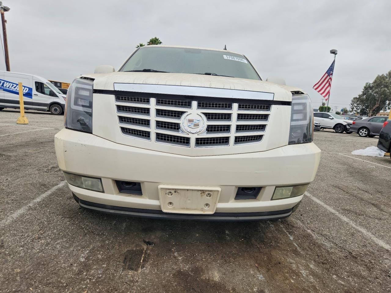 2009 Cadillac Escalade Cream vin: 1GYFC13239R222281