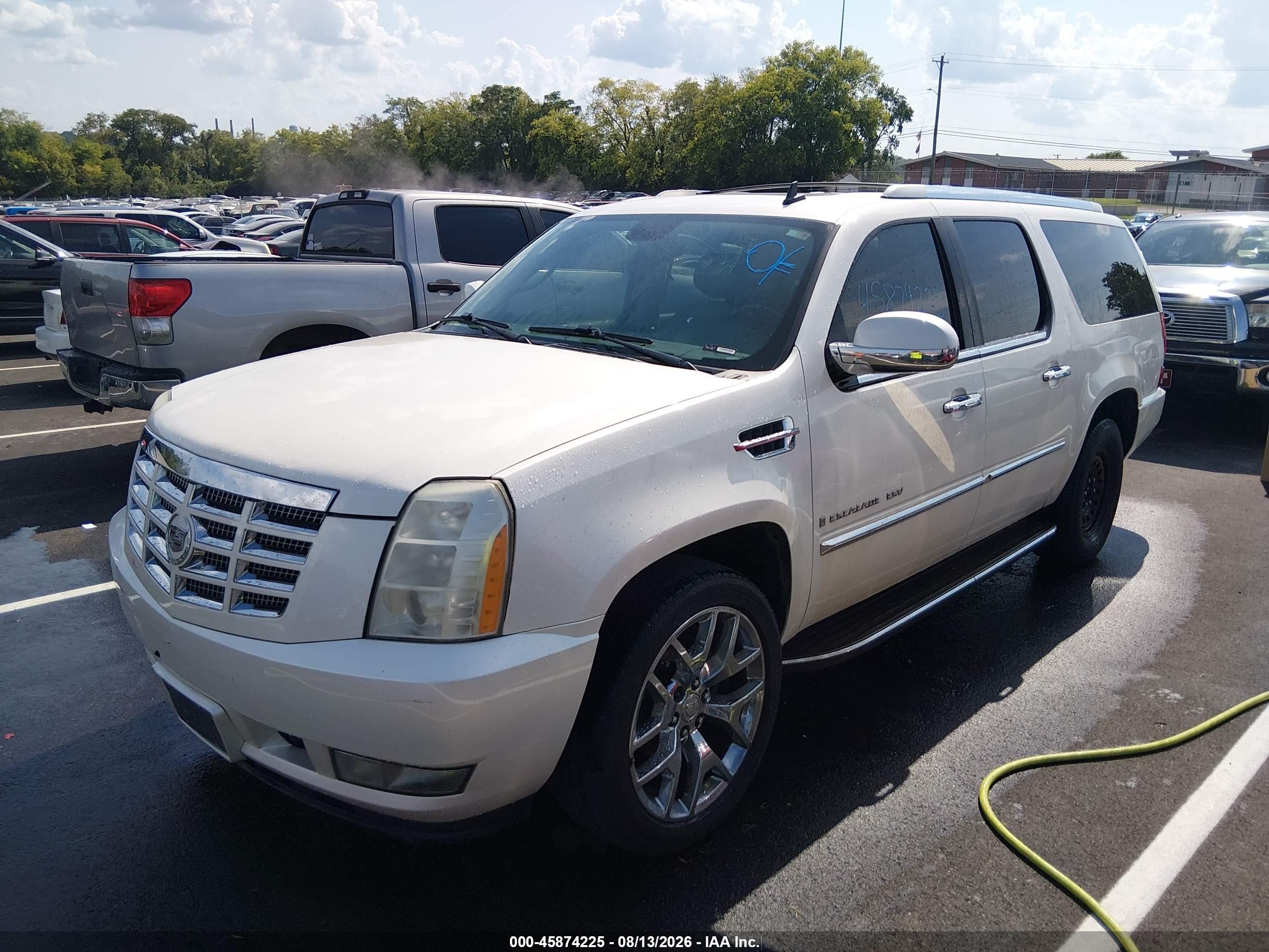 2009 Cadillac Escalade Esv Standard White vin: 1GYFC16299R126098