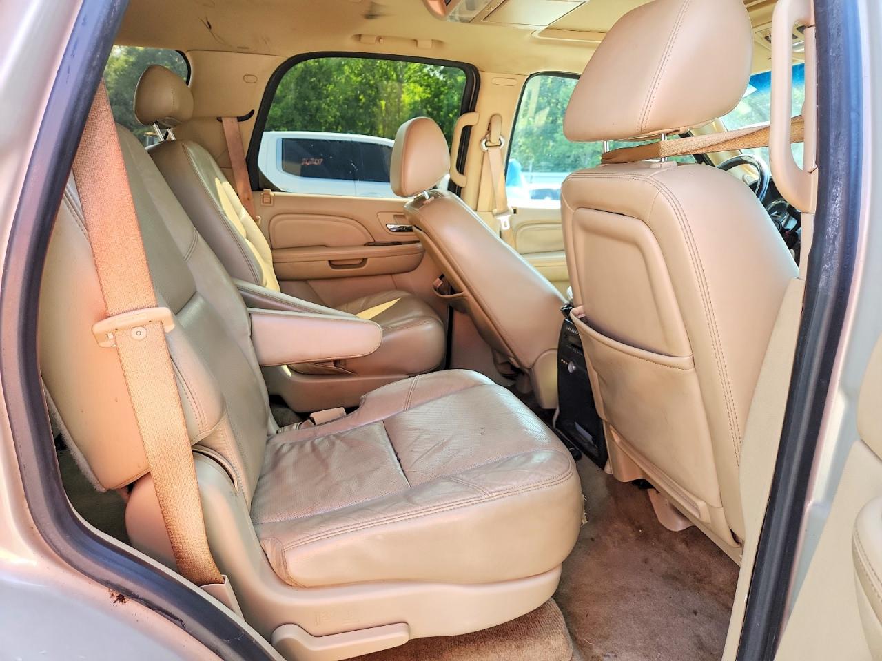 2009 Cadillac Escalade Luxury Silver vin: 1GYFC23259R191301