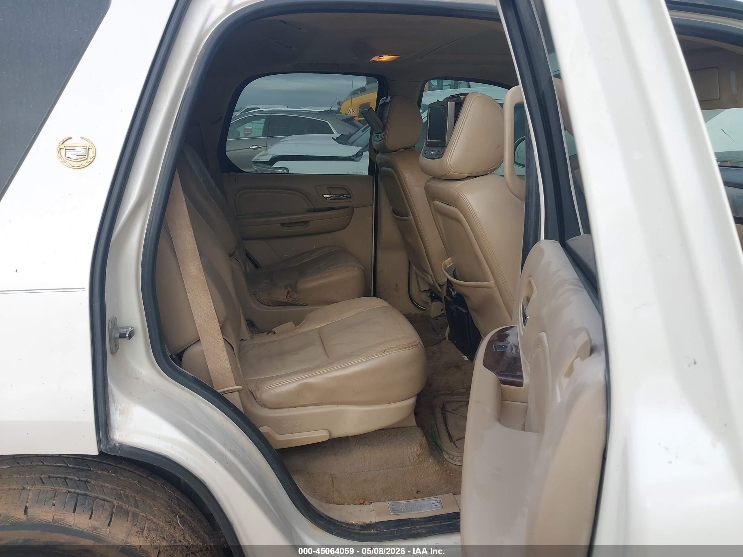 2009 Cadillac Escalade Standard White vin: 1GYFC23299R105438