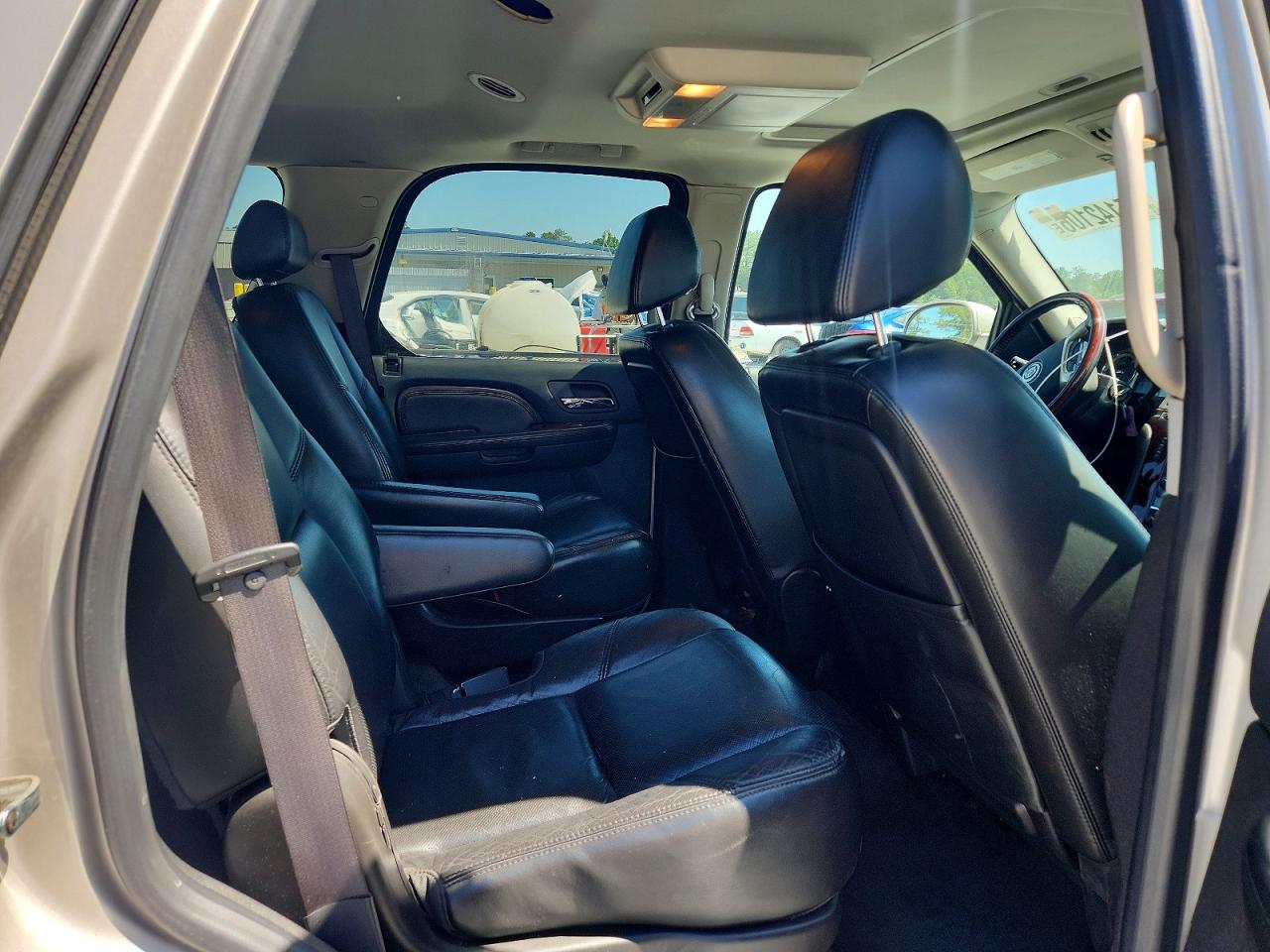 2009 Cadillac Escalade Luxury Beige vin: 1GYFC232X9R114309