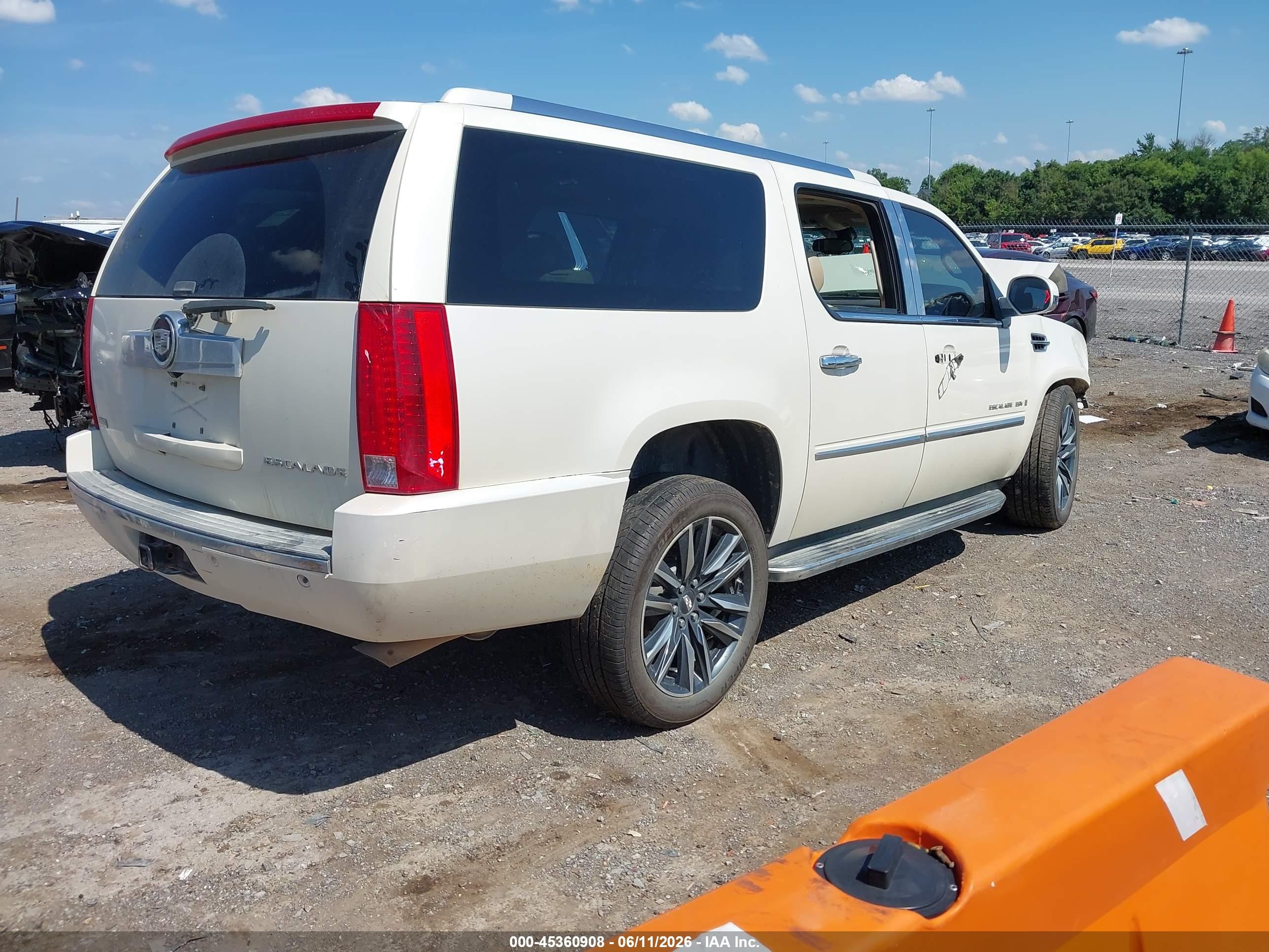 2009 Cadillac Escalade Esv Standard White vin: 1GYFC26279R189562