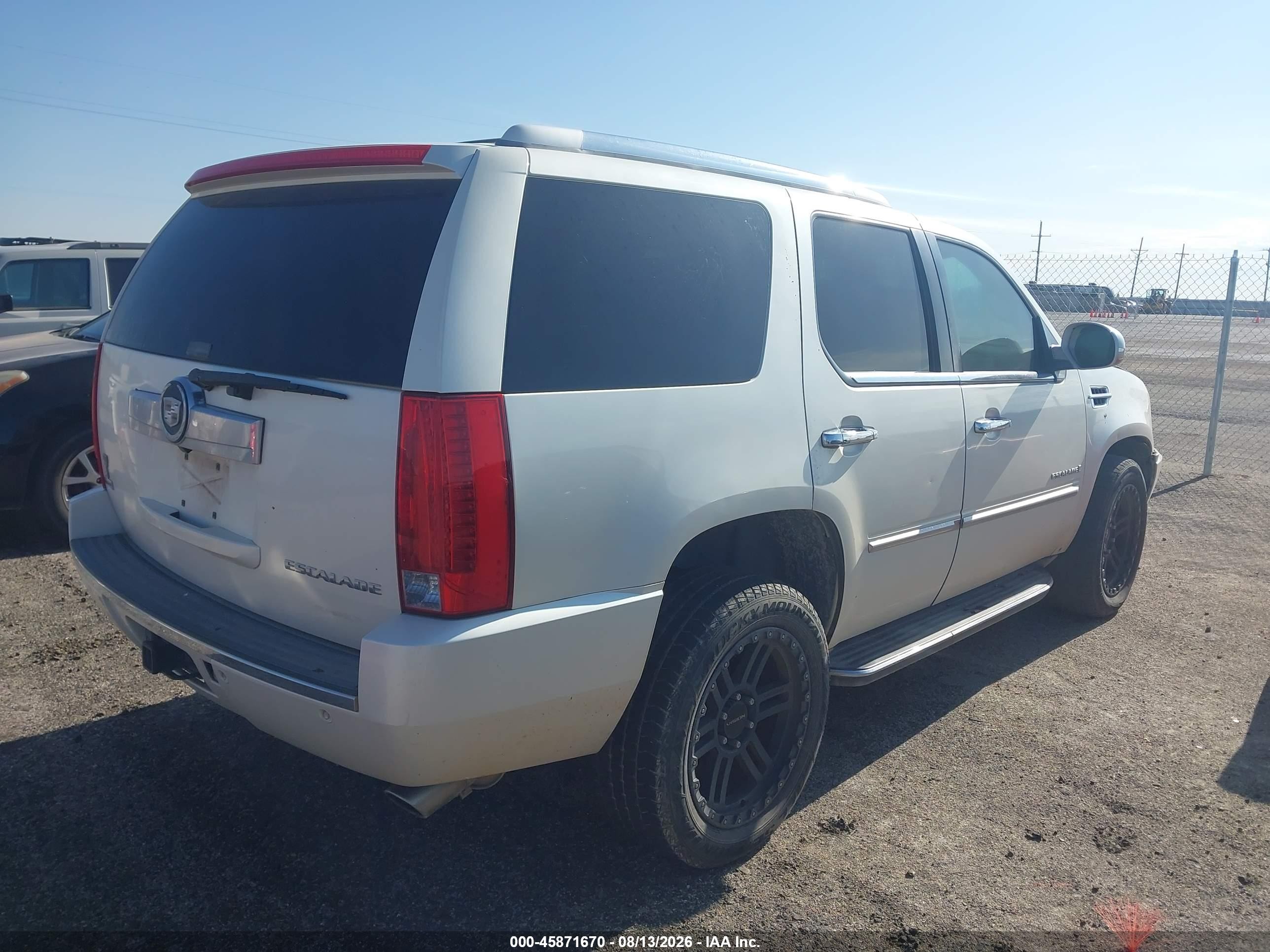 2009 Cadillac Escalade Standard White vin: 1GYFC53229R116122