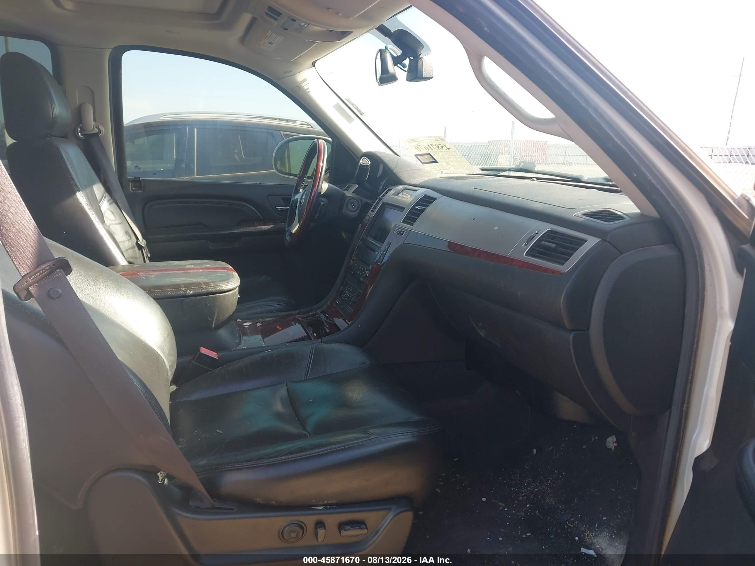 2009 Cadillac Escalade Standard White vin: 1GYFC53229R116122
