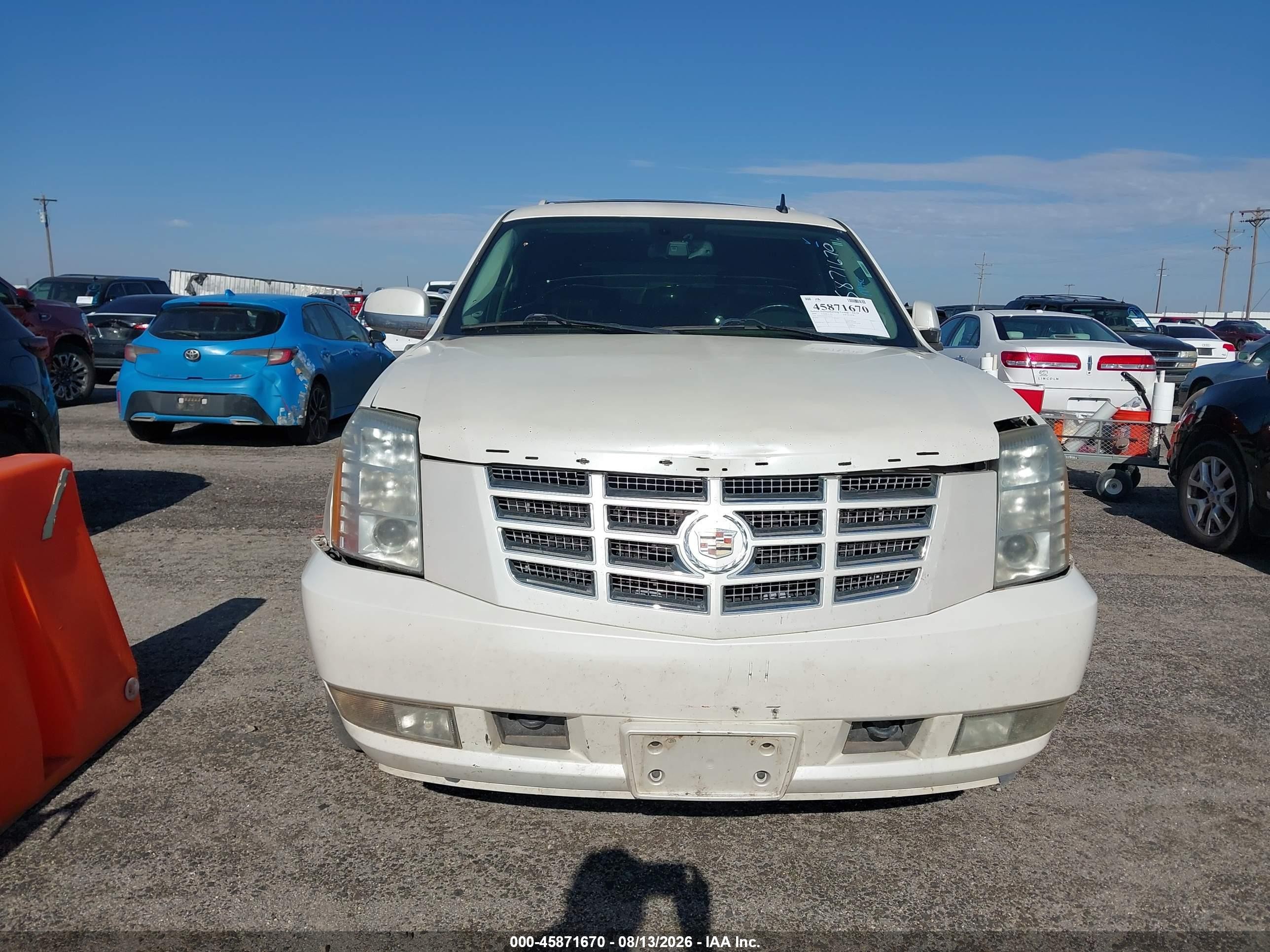 2009 Cadillac Escalade Standard White vin: 1GYFC53229R116122