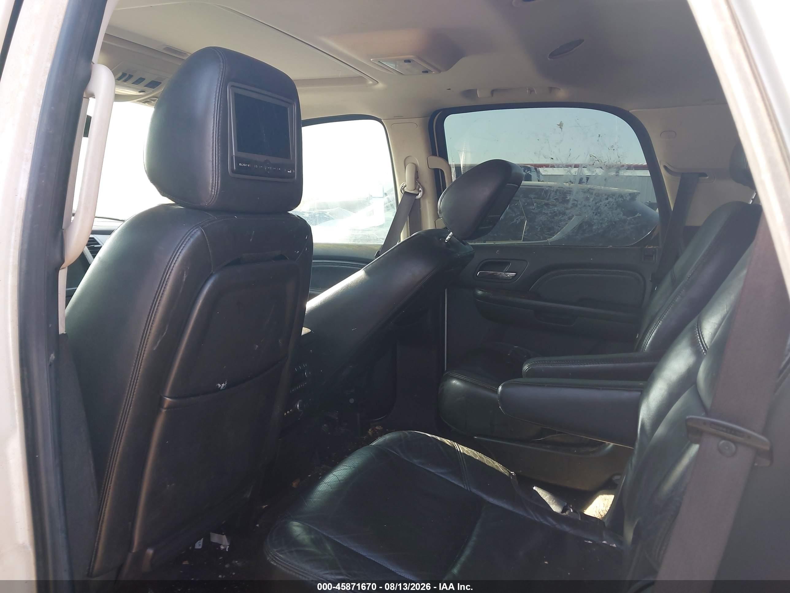 2009 Cadillac Escalade Standard White vin: 1GYFC53229R116122