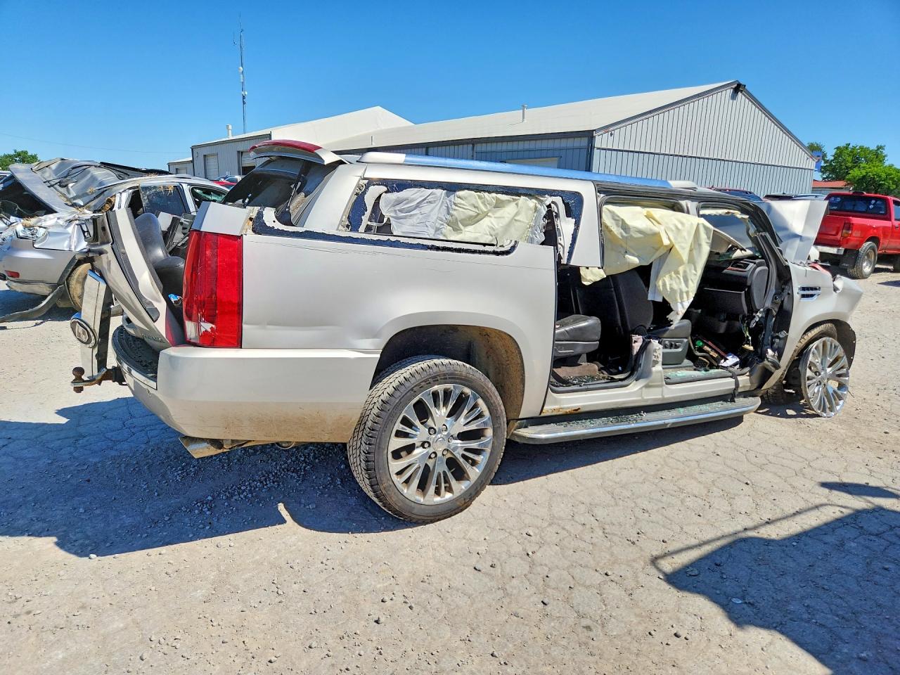 2008 Cadillac Escalade Esv Бежевый vin: 1GYFC66818R227541