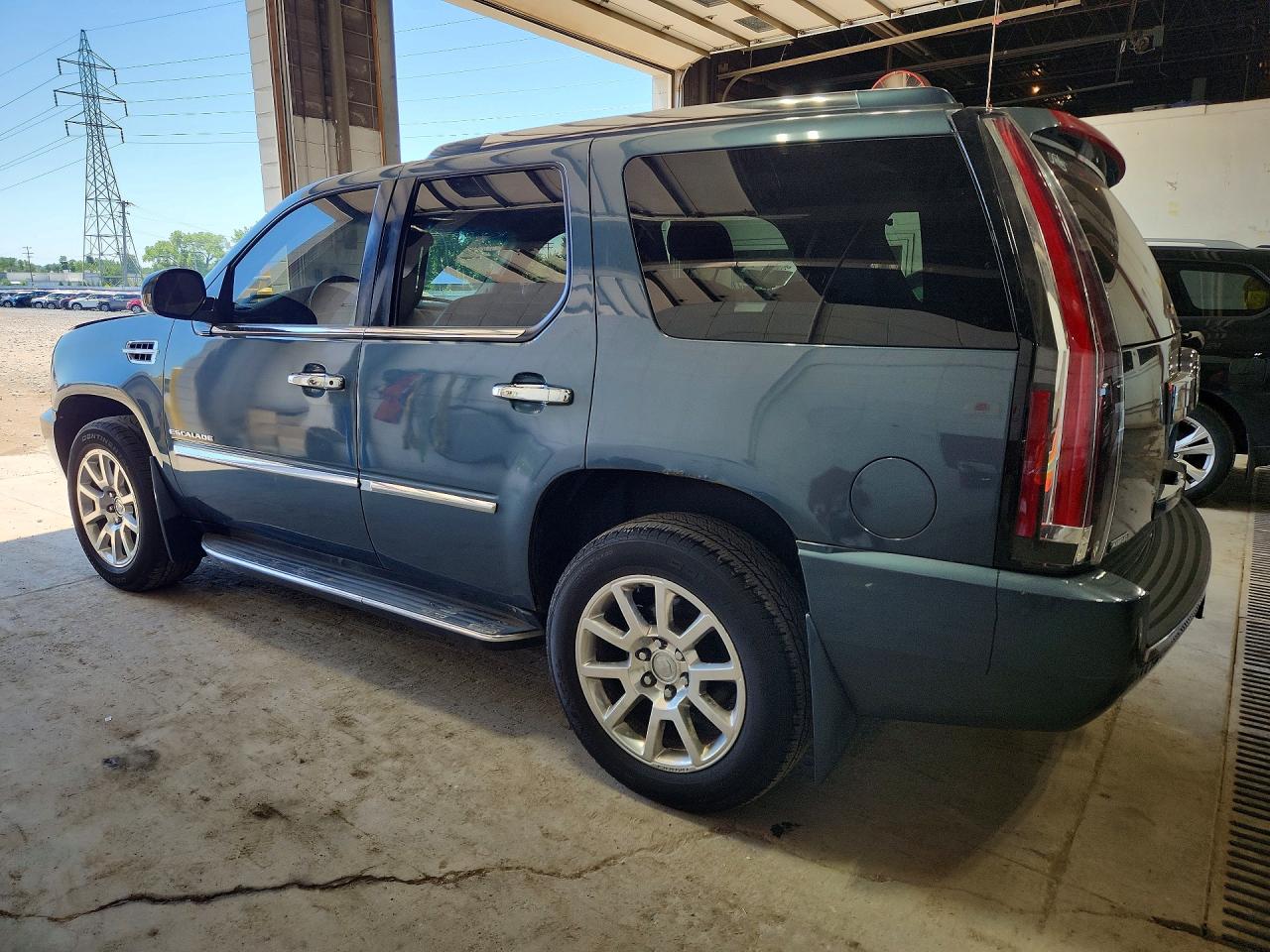2009 Cadillac Escalade Blue vin: 1GYFK13219R166828