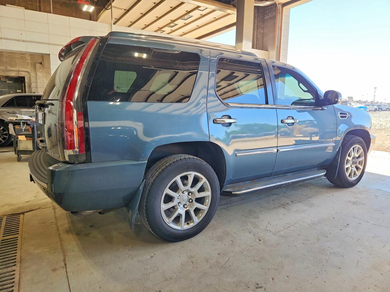 2009 Cadillac Escalade Blue vin: 1GYFK13219R166828