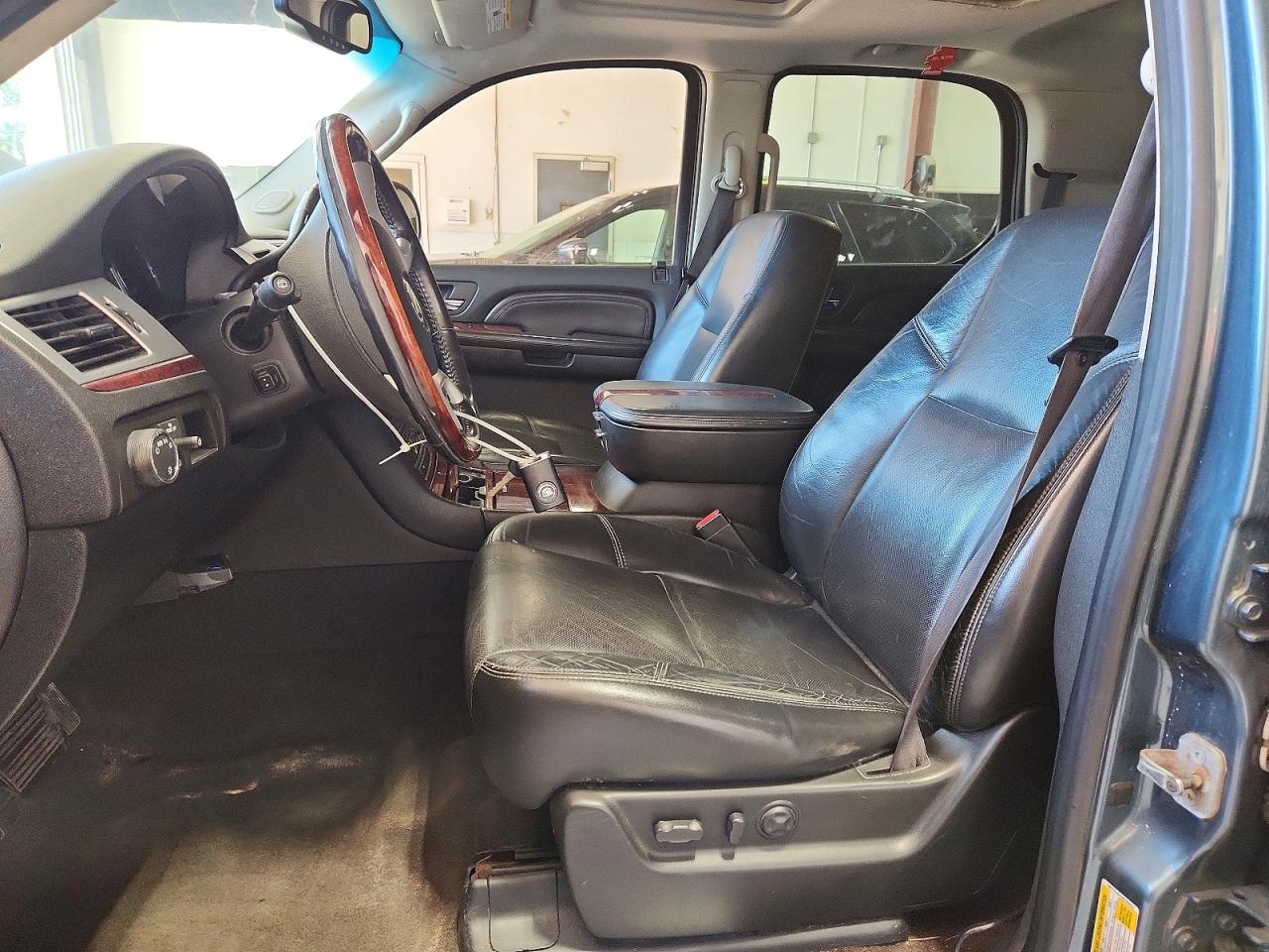 2009 Cadillac Escalade Blue vin: 1GYFK13219R166828